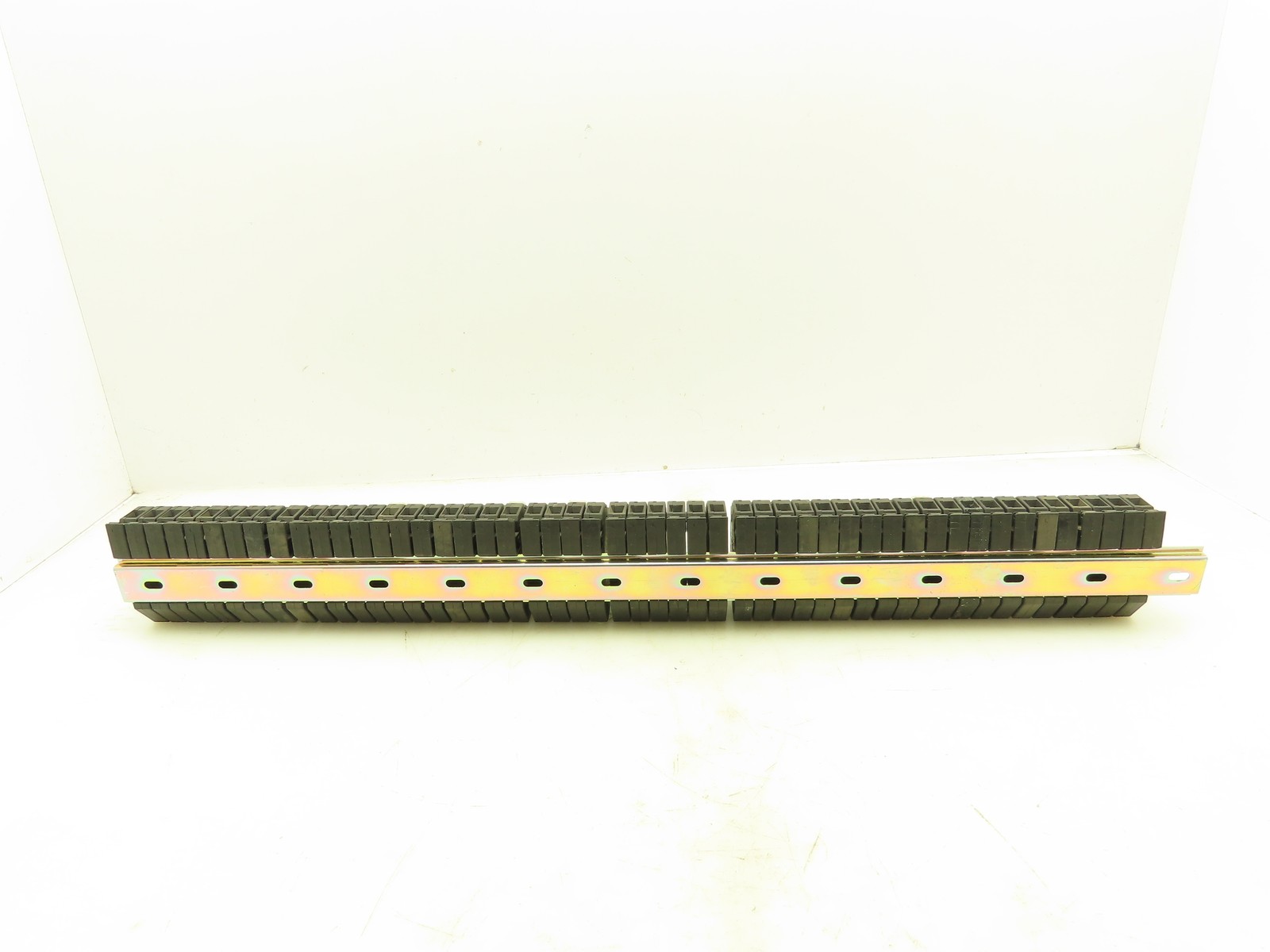 Allen Bradley 1492-GH015 Din Rail 1.5A Circuit Breaker Ser B 250V Lot of 50