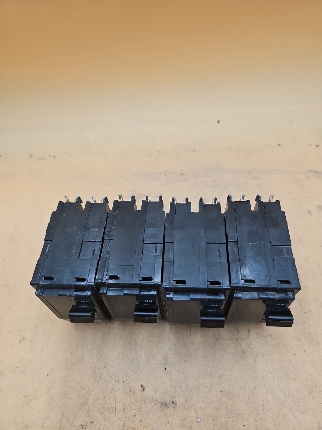 LOT OF 4 Square D QO220 20 Amp 2 Pole Type QO Plug In Circuit Breakers