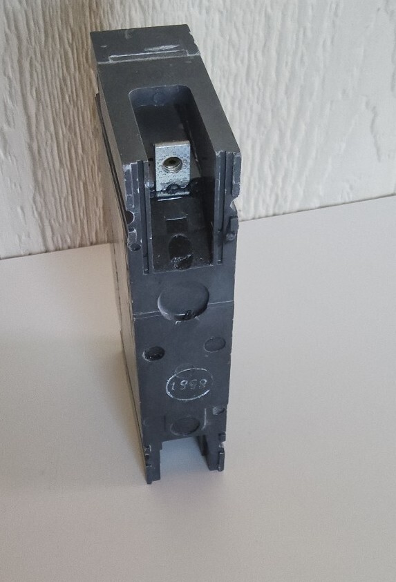 GE TED 113020WL Circuit Breaker – Black