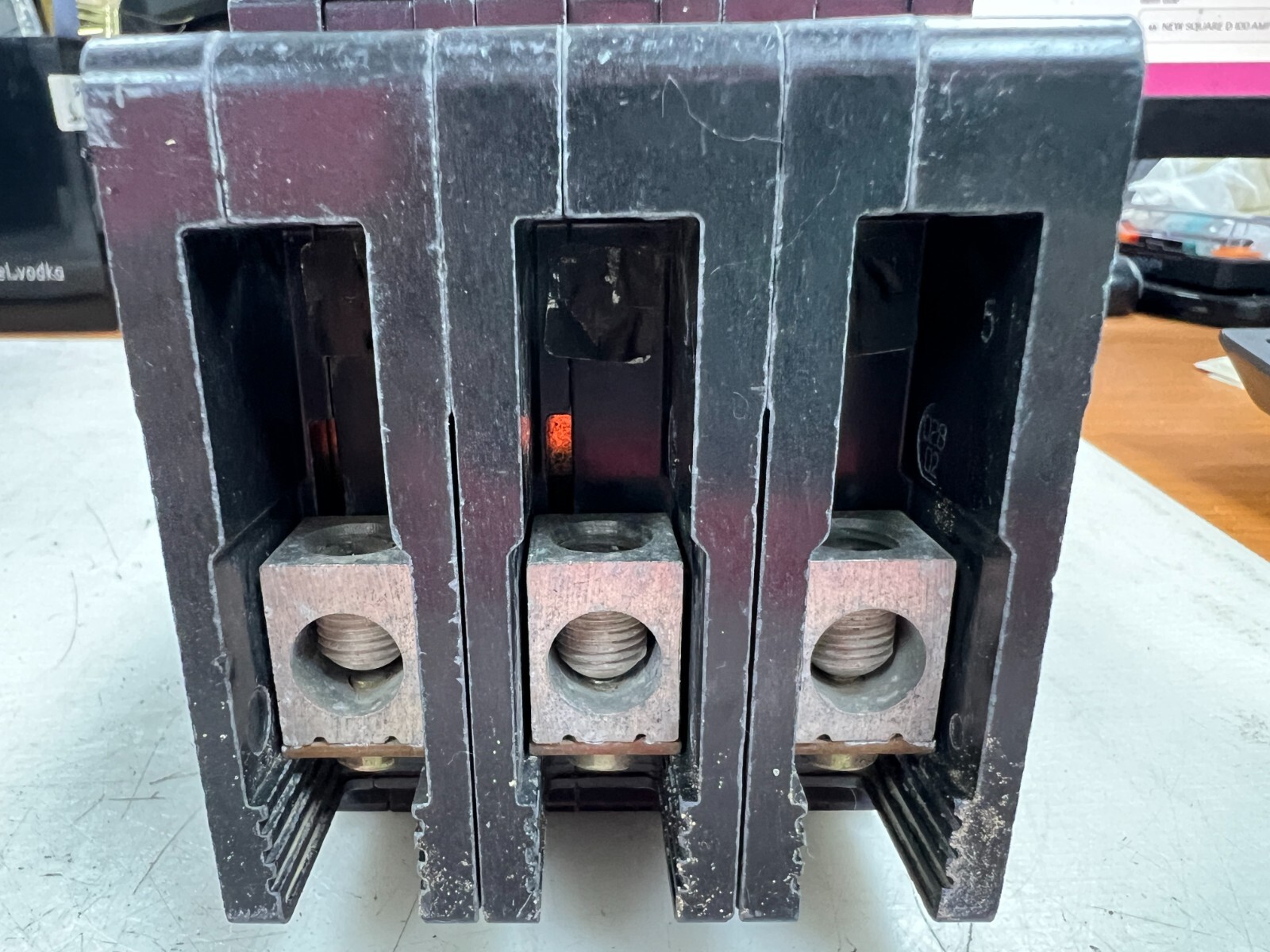👀 NEW SQUARE D 100 AMP CIRCUIT BREAKER 480Y/277 VAC 3 POLE EGB34100
