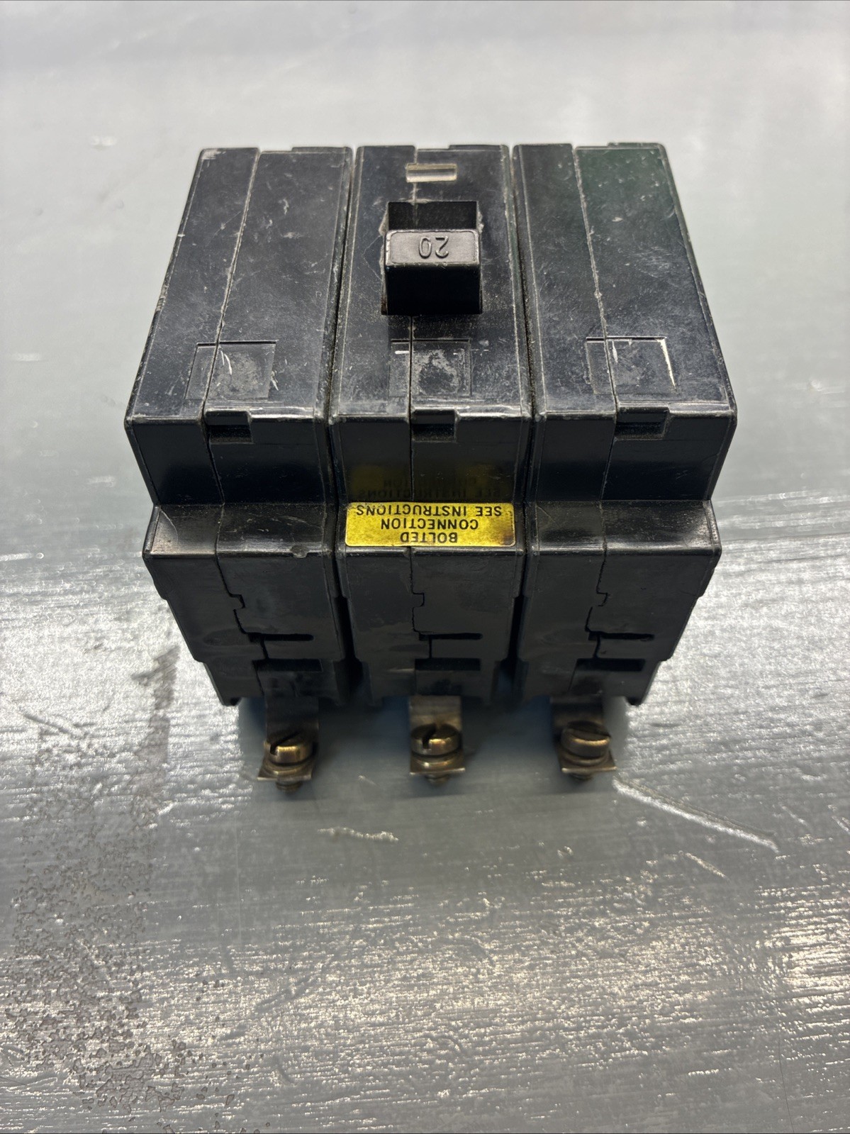 Square D EHB34020 Circuit Breaker 20A 480y/277v 3-Pole Bolt-On