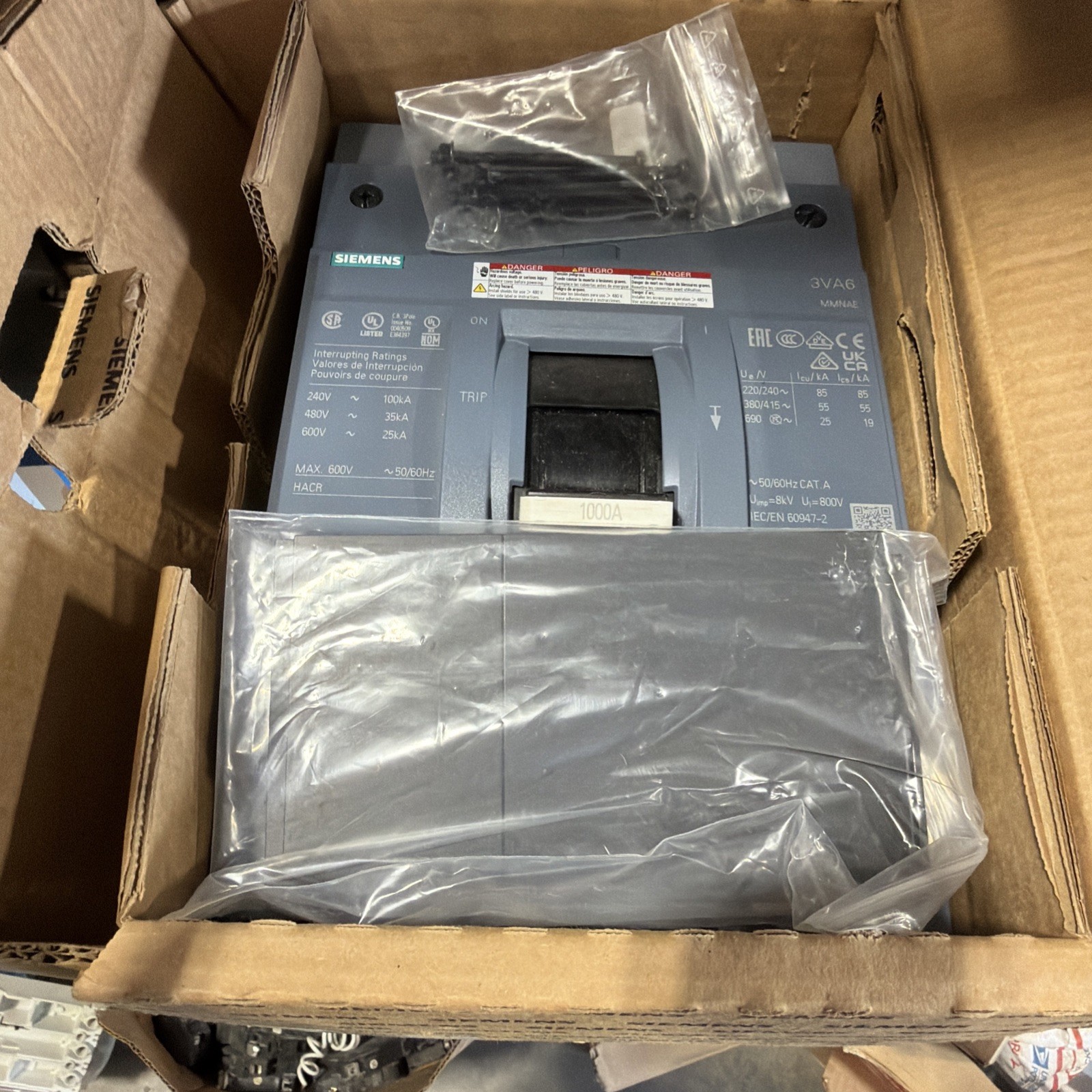 3VA6610-5HL32-0AA0 Siemens 1000a 3P Circuit Breaker New In Nox