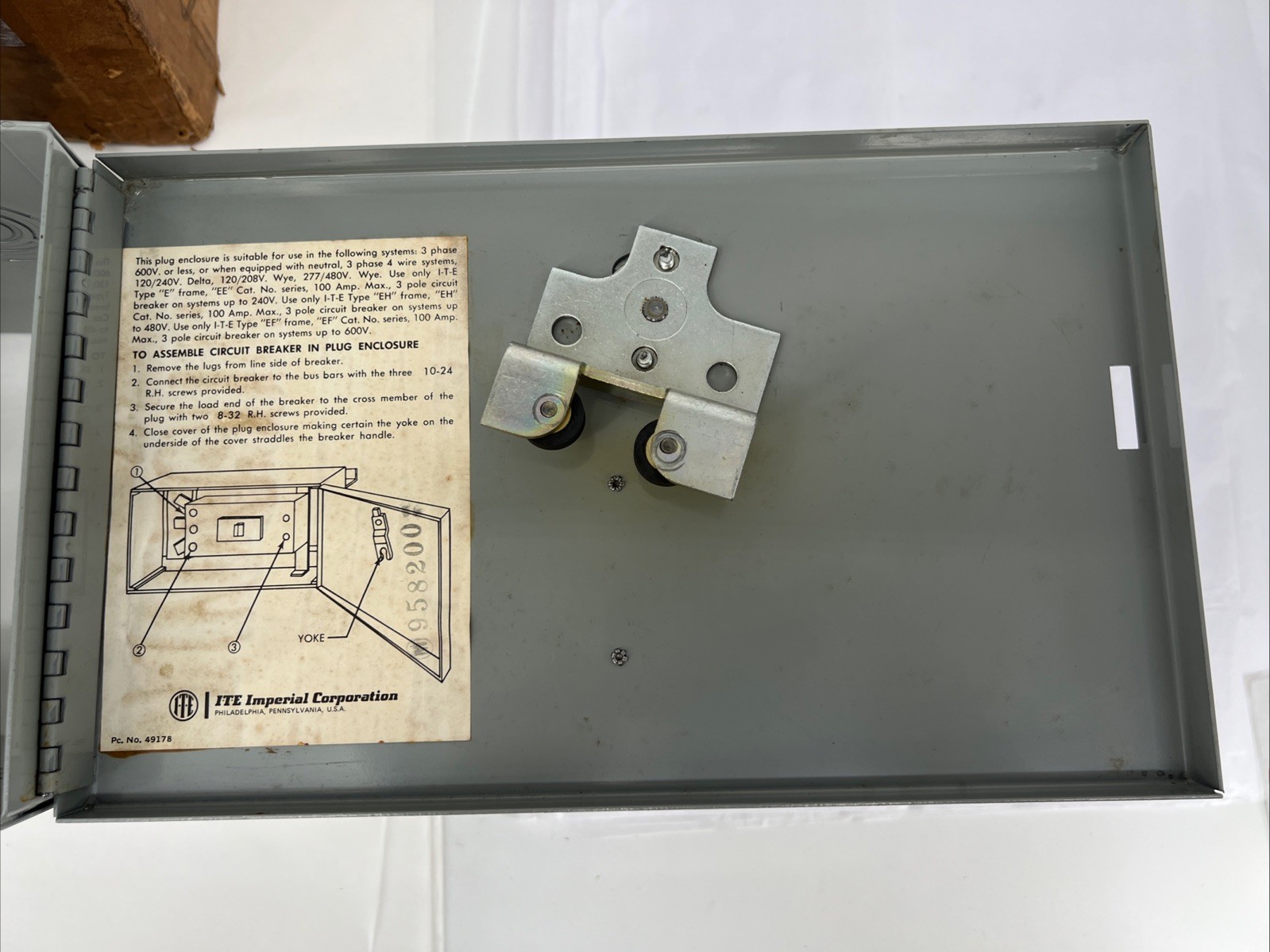 ITE BDEH 4100 Bustribution Circuit Breaker Plug Enclosure, 100A, 3Ø, 4P, 600V