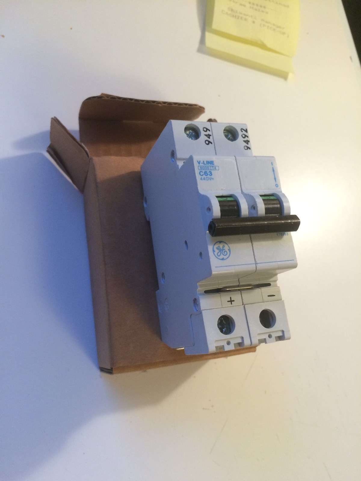 NEW IN BOX GENERAL ELECTRIC V76263 CIRCUIT BREAKER 2 POLE 440V 63A