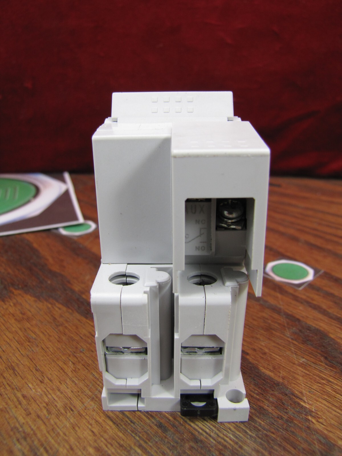 3a Idec Circuit Protector Breaker 2 pole 3 Amp 220vac 125vdc aux AC/DC NC1V-21