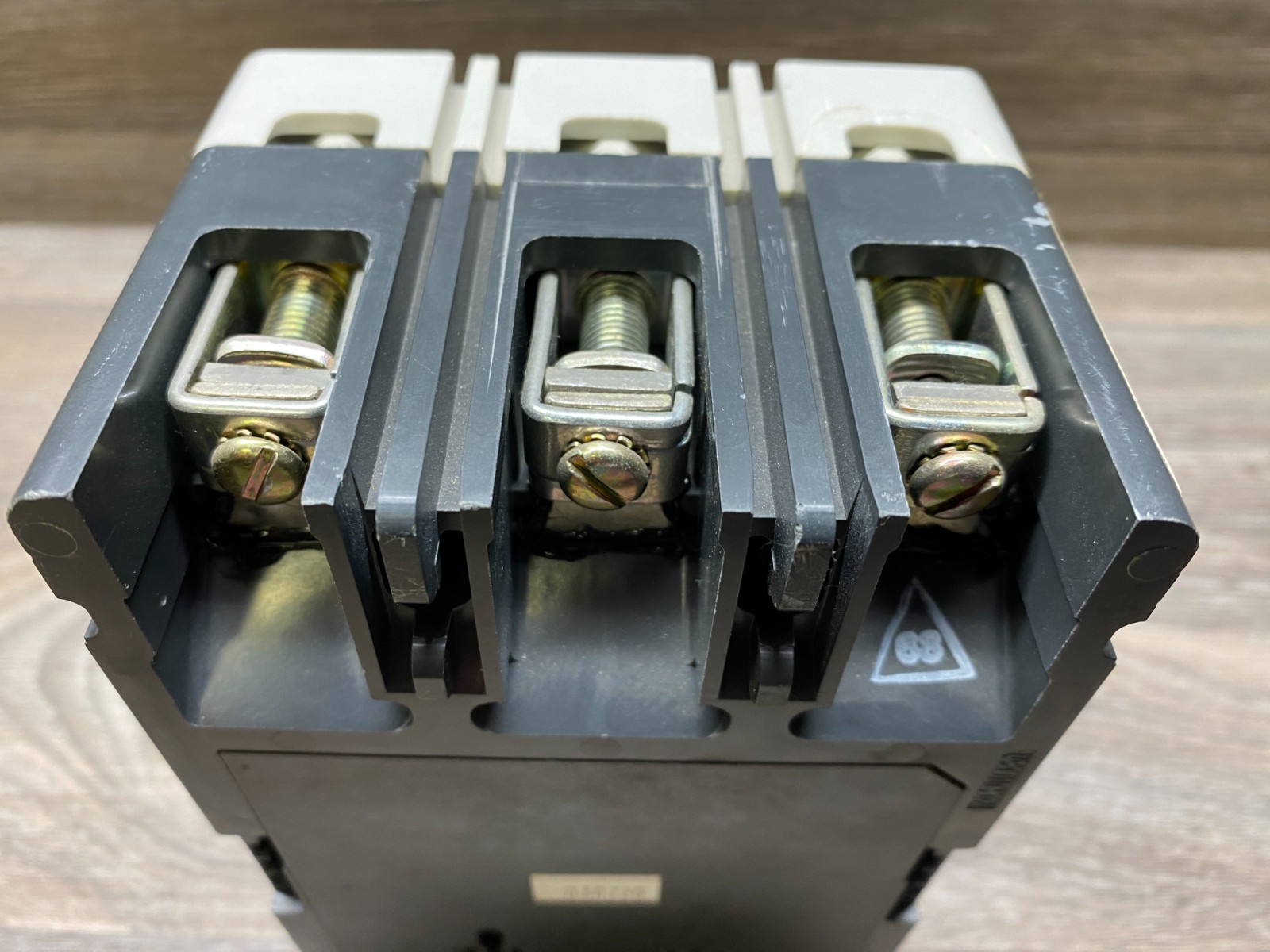 EATON /Cutler Hammer HMCP015EOC 15 Amp 600 Volt 3 Pole Circuit Breaker