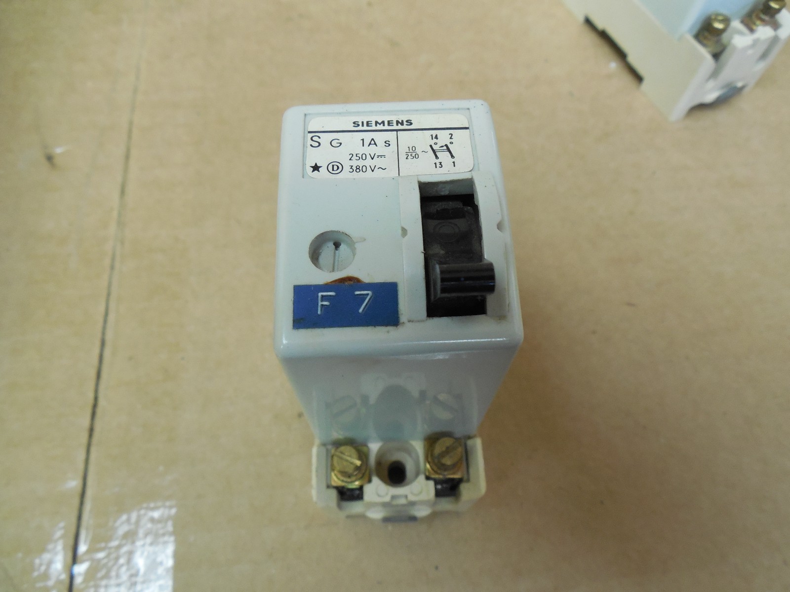 Siemens Overload Circuit Breaker SG1AS SG 1A S 250-380 V Volt 2P Used