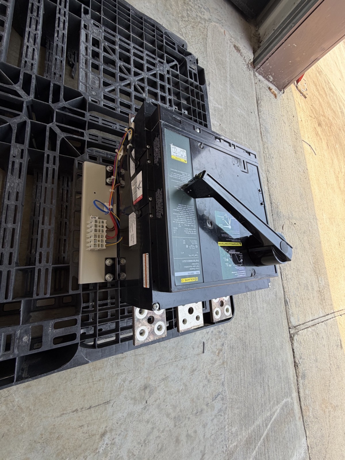 1600 AMP SQUARE D DC BREAKER PAF361600DC1433 600 VDC 3 POLE