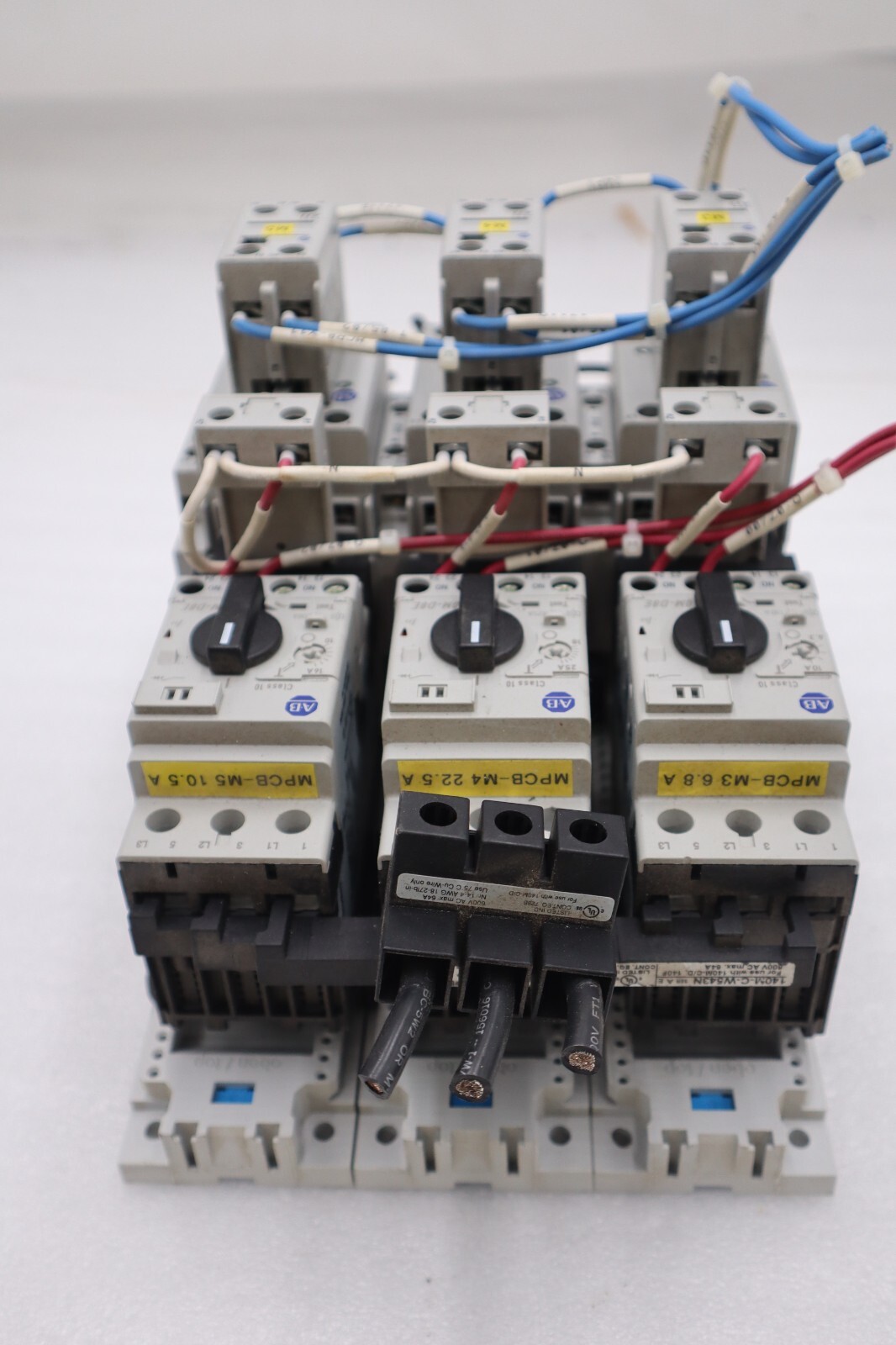 ALLEN BRADLEY 140M-D8E-C10 CIRCUIT BREAKER WITH 100-C30*00 CONTACTOR #4822-A
