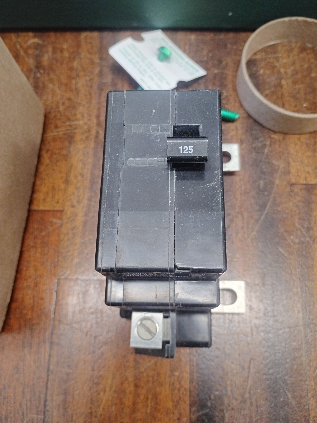 Square D QOM125VHCP Circuit Breaker 2 Pole 125A 50/60Hz 120/240V. New