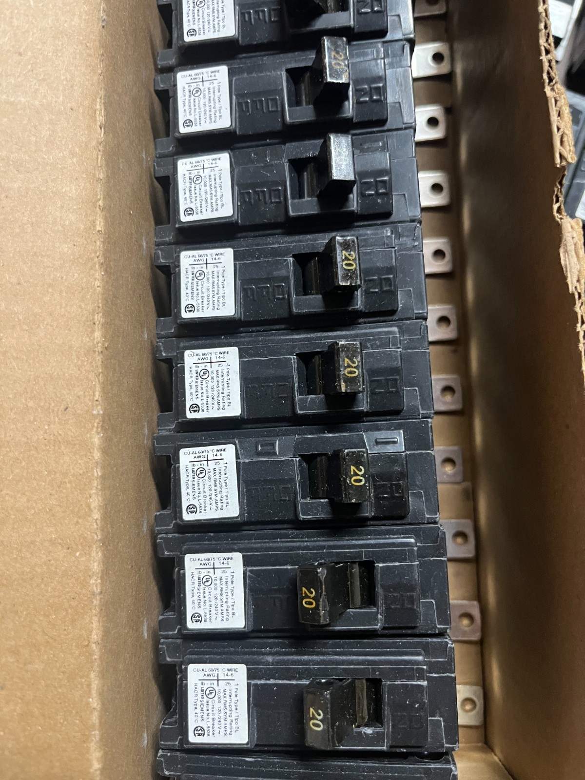 12 x Siemens BREAKER 20A 1P 120V 10K BL FUNGUS-PROOF NEW in box B120F