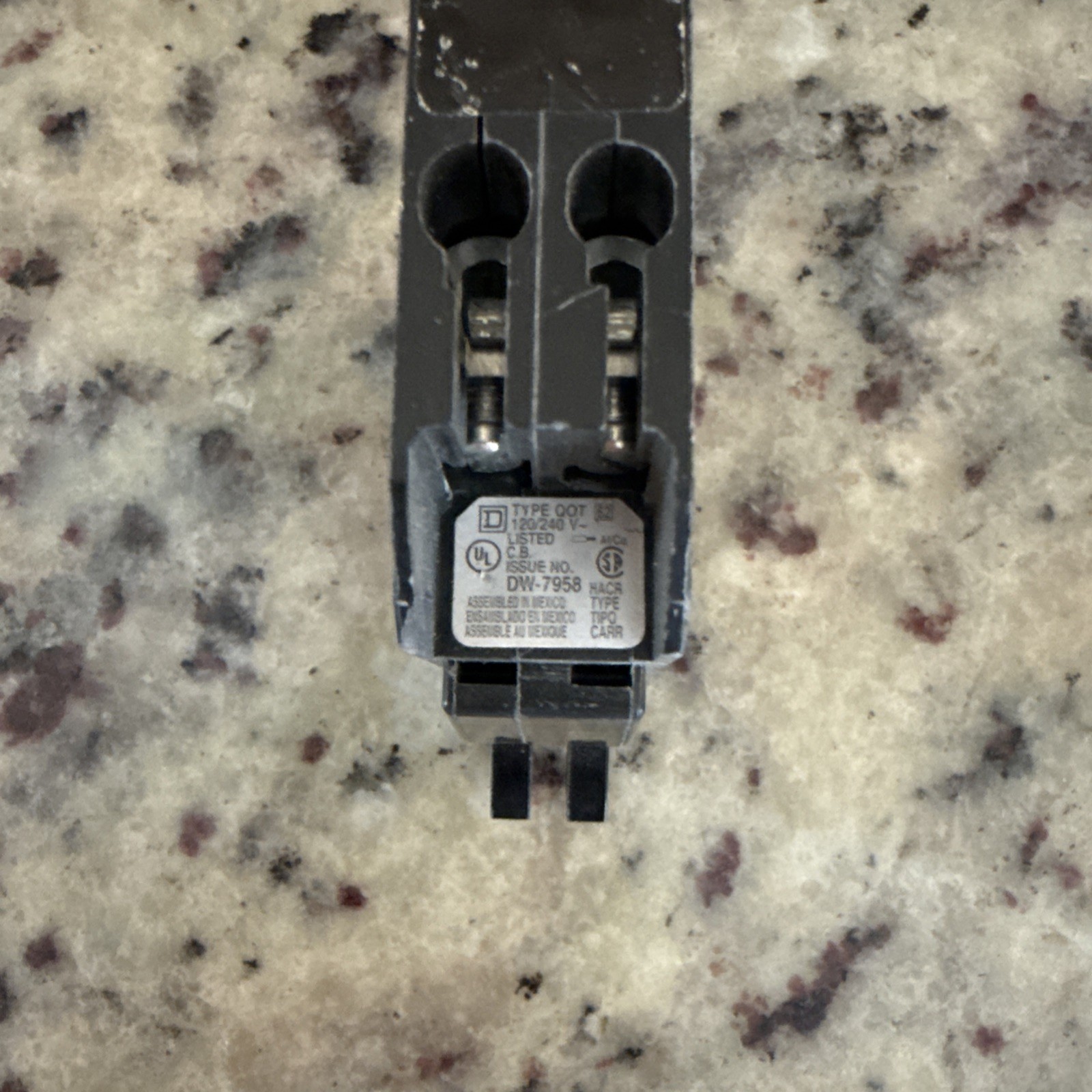 Square D, QOT2020, 1 Pole 20 Amp 120V TANDEM Circuit Breaker, Dual 20A