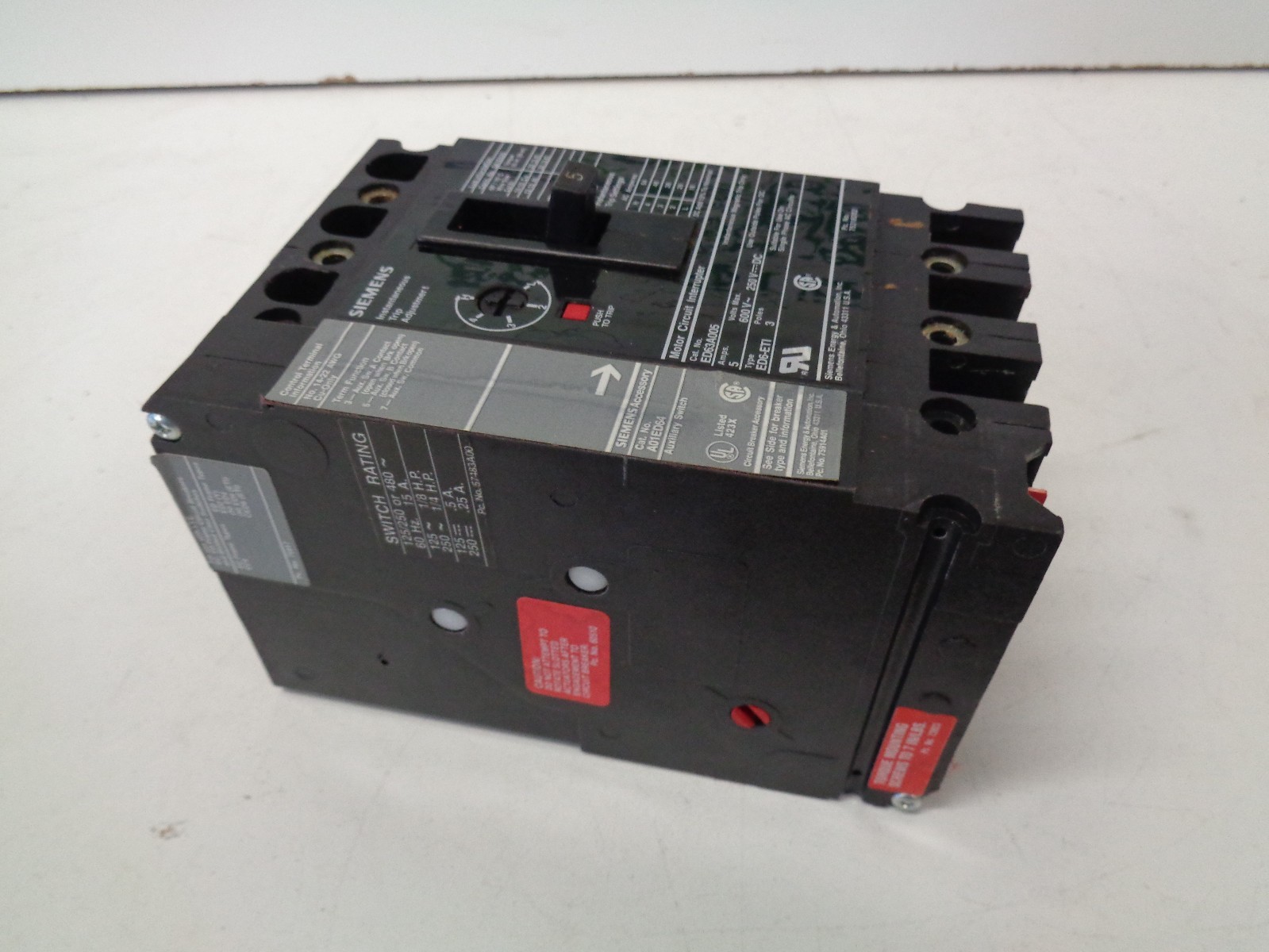 SIEMENS ED63A005 CIRCUIT BREAKER 5A W/ AUX SWITCH A01ED64 – USED – FREE SHIP