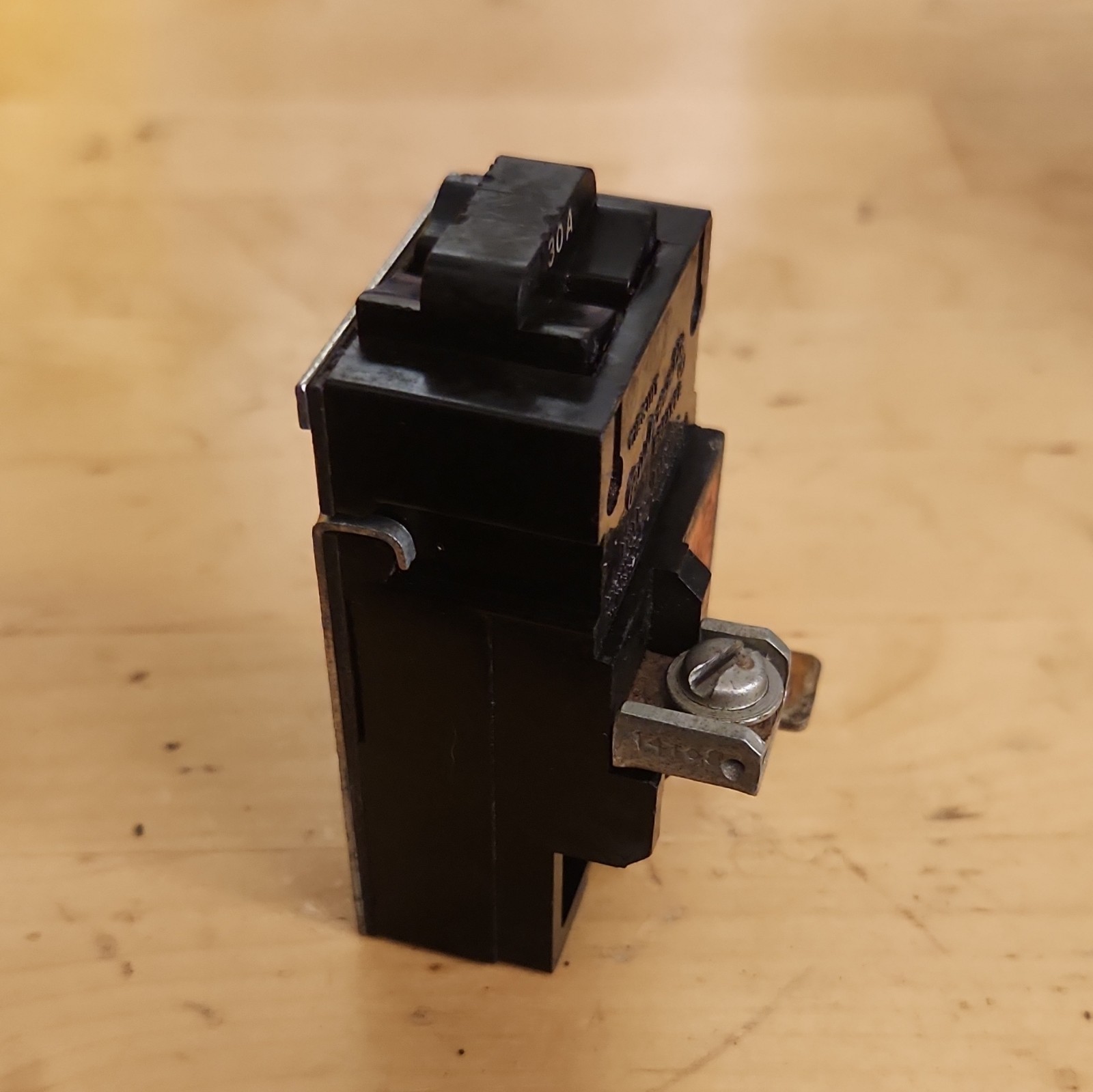 30A 1-Pole 120/240V Circuit Breaker Manual Reset SPST Screw Terminal 31130