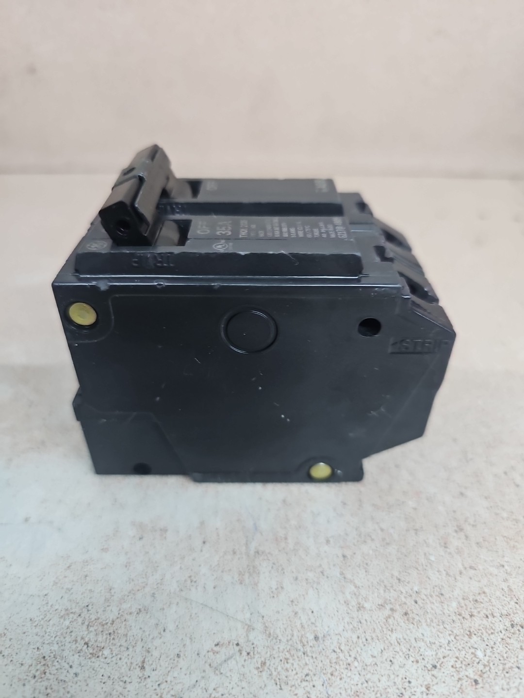 1) GE THQL2135 35A 2P Circuit Breaker NNT