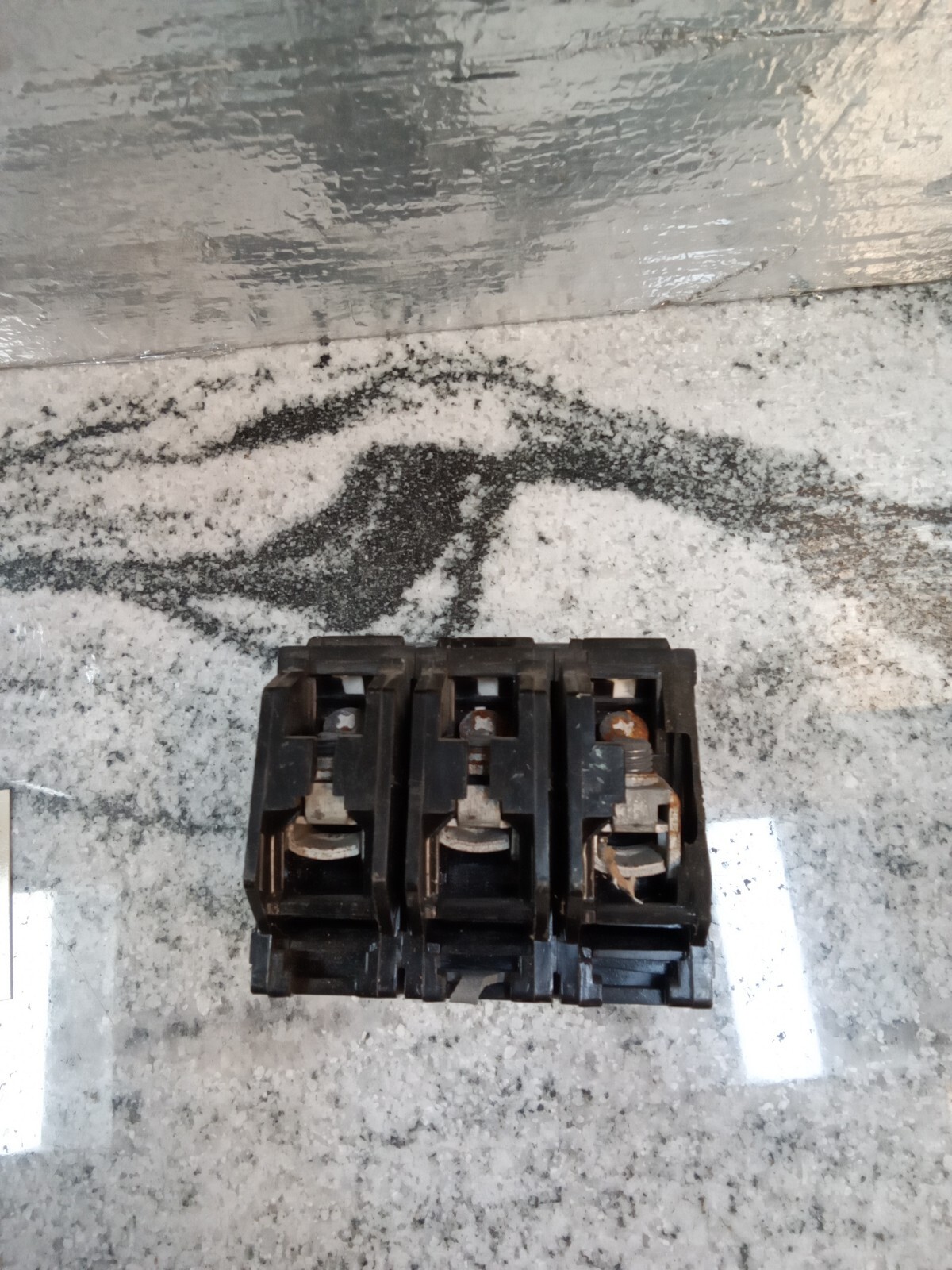 GE/TQL32050/50A/3p/240V/TYPE TQL-AC/circuit breaker/CHIPPED (B1C2UP)