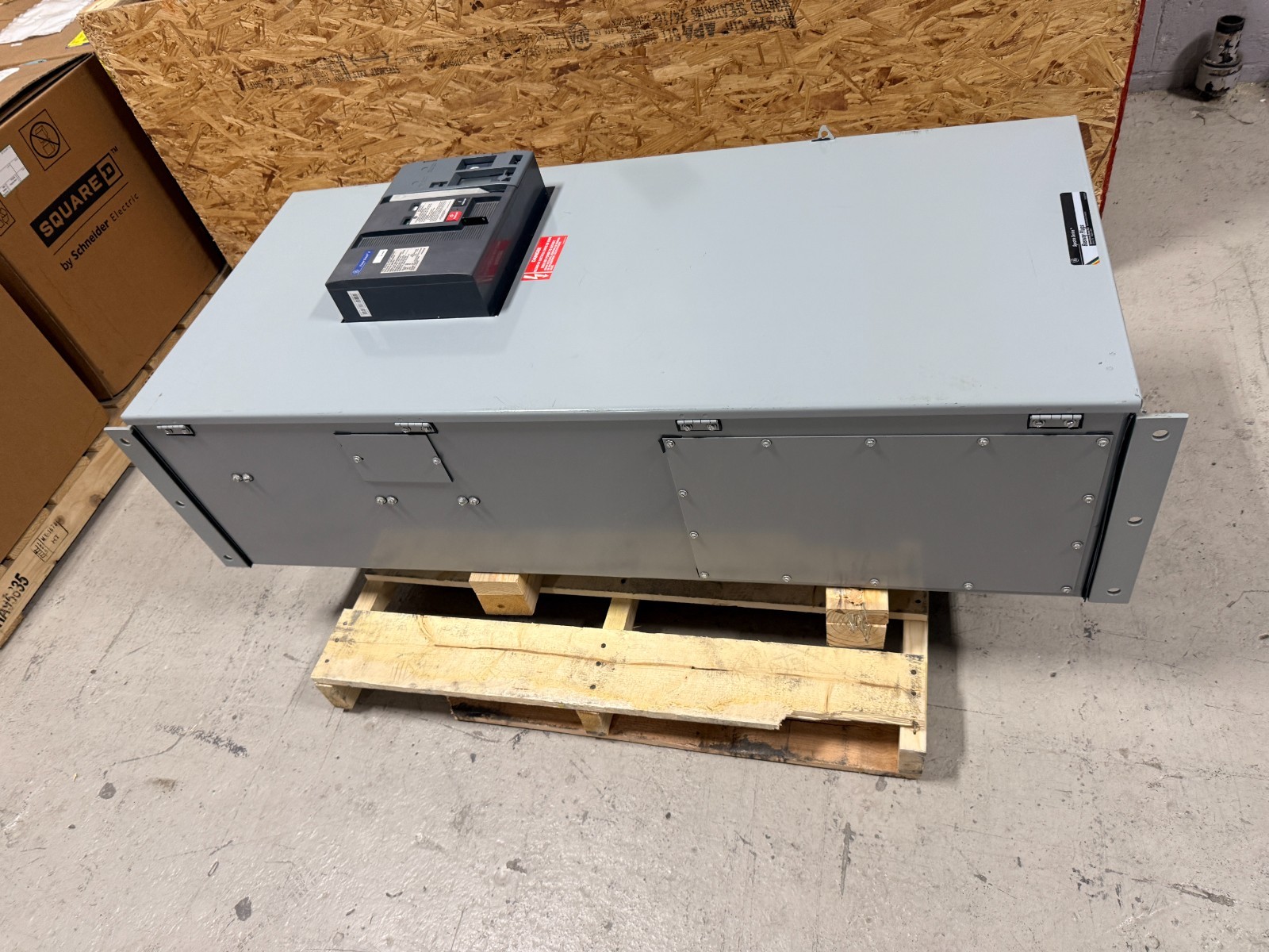 GE/ABB Spectra Busway Bolt-On Tap Bus Plug 1600A Power Break II 1200A Trip