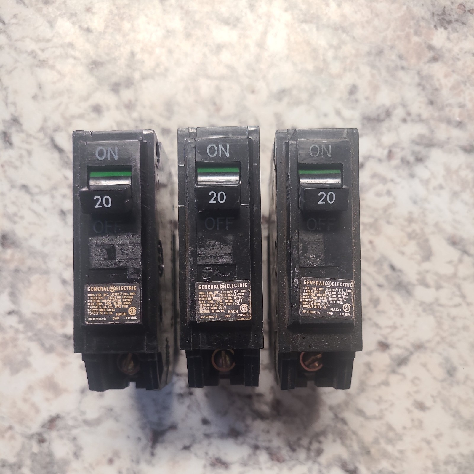 GENERAL ELECTRIC E11592 40C SINGLE POLE 20 AMP 120/240 VOLTS CIRCUIT BREAKER