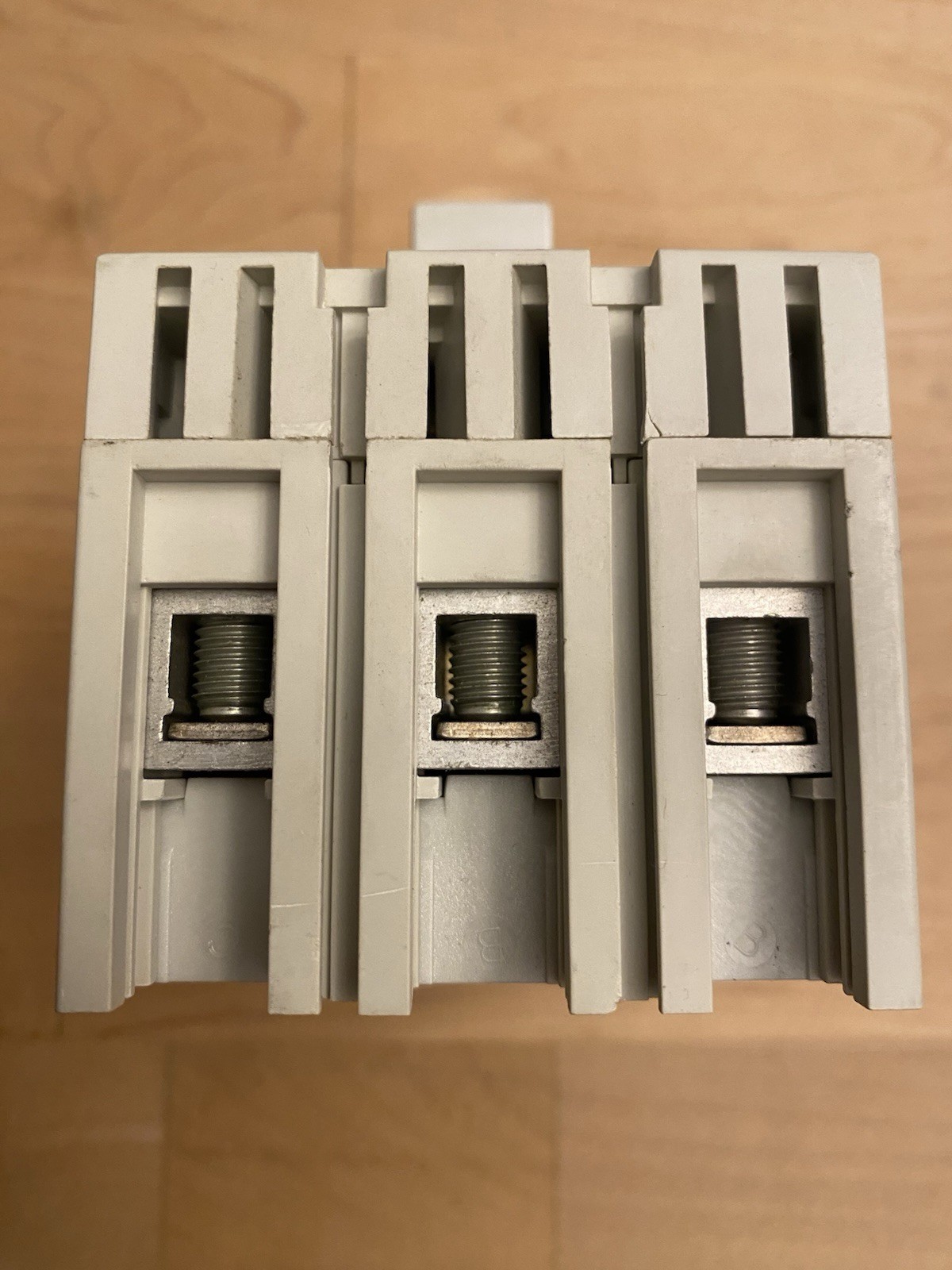ABB Sace Tmax T1 N 100 Circuit Breaker 3 Pole 25 Amp Missing Mounting Screws