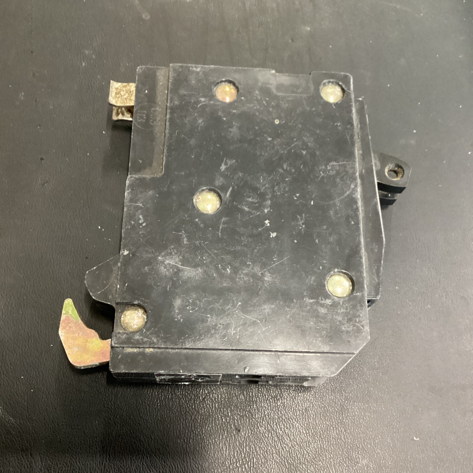 Square D QOT2020 20 Amp 1 Pole 120 Volt Side by Side Metal HOOK QOT2020 USED