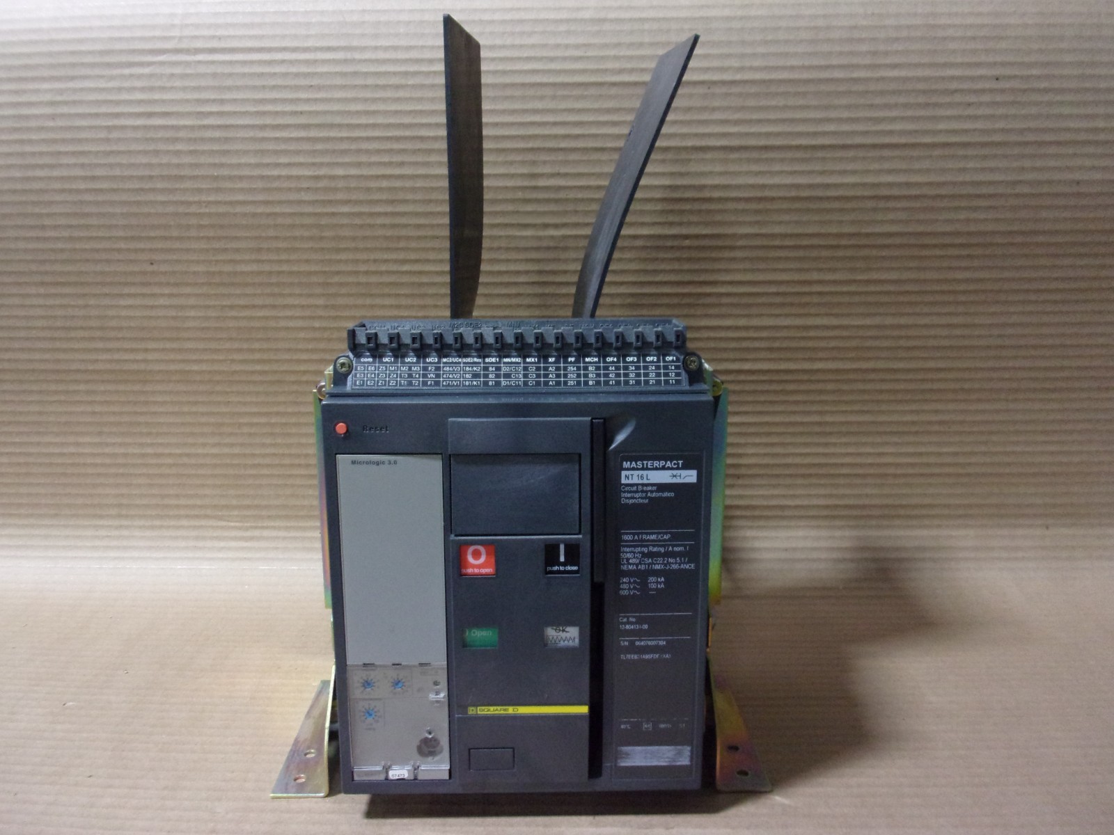 SQUARE D NT16L 12-804131-00 3 POLE 1600 AMP 600V CIRCUIT BREAKER WITH HARDWARE