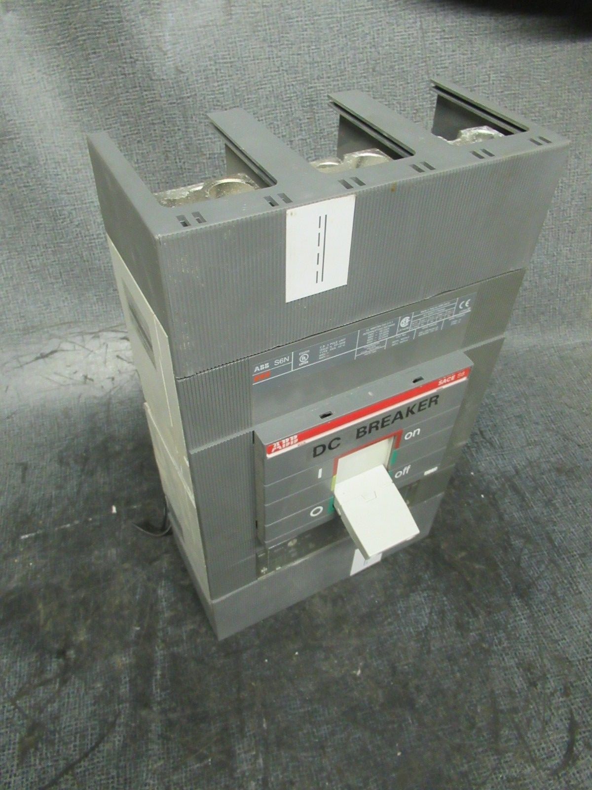 ABB BREAKER SACE-S6 S6N 600V 700A W/ AUXILIARY SWITCH, UVR, LUGS & GUARDS