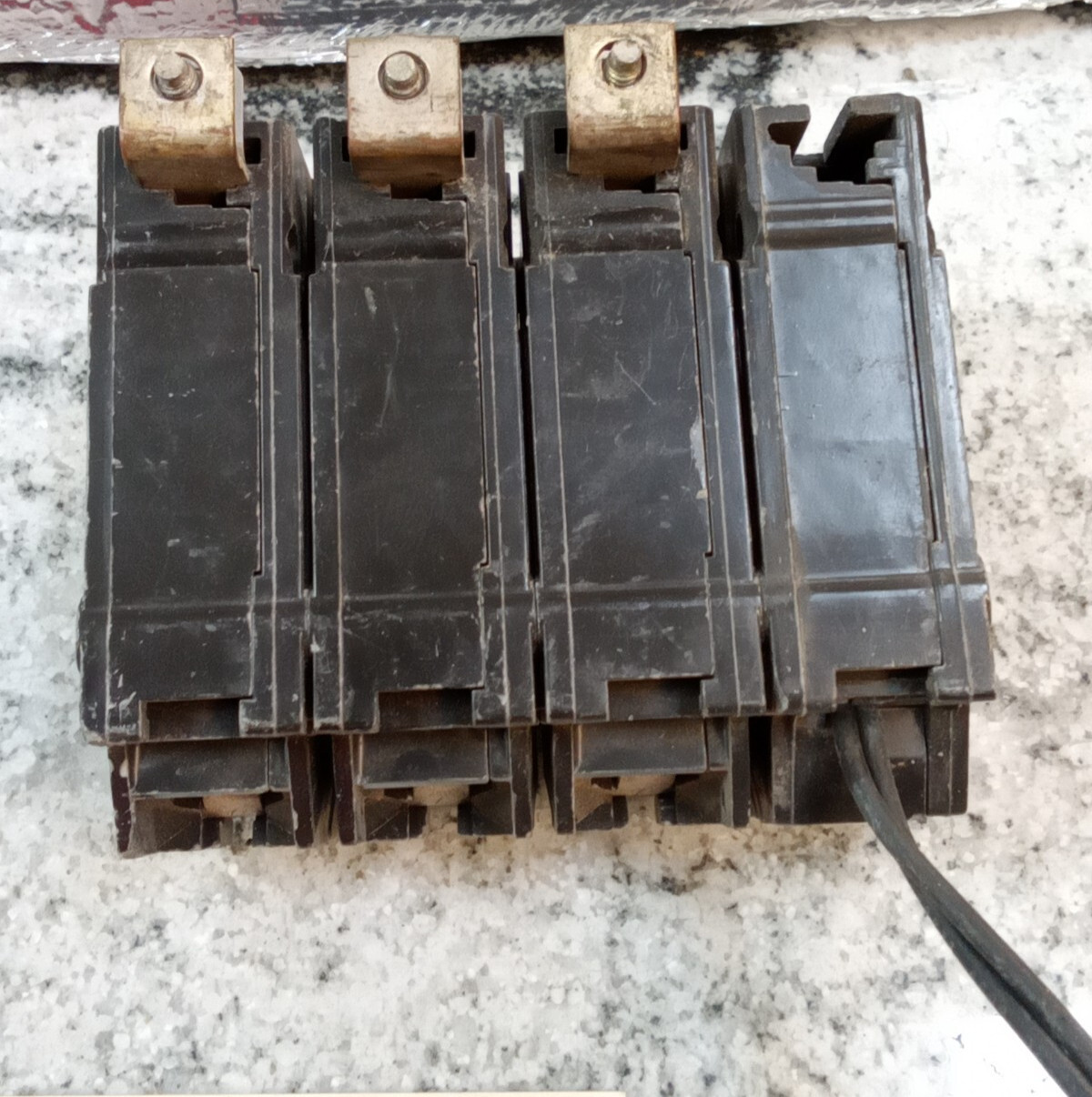 GE/THQB32060/60A/3P/240V/THQB/BOLT ON/GROVE/W/TQSTA1/SHUNT TRIP/BREAKER/USE(19D2