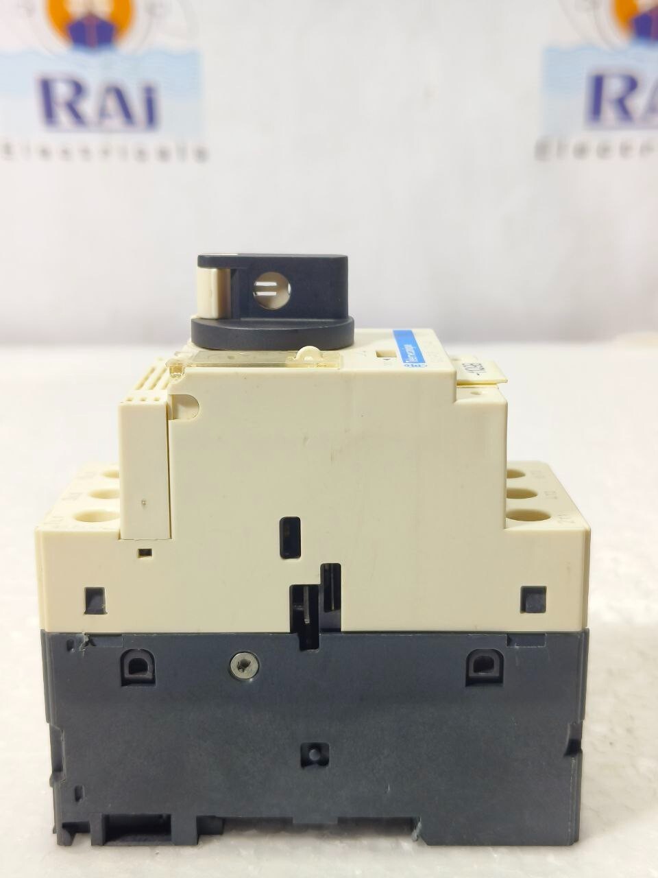 TELEMECANIQUE GV2-P08 2.5-4A MOTOR CIRCUIT BREAKER SCHNEIDER GV2P08 FREE SHIPING