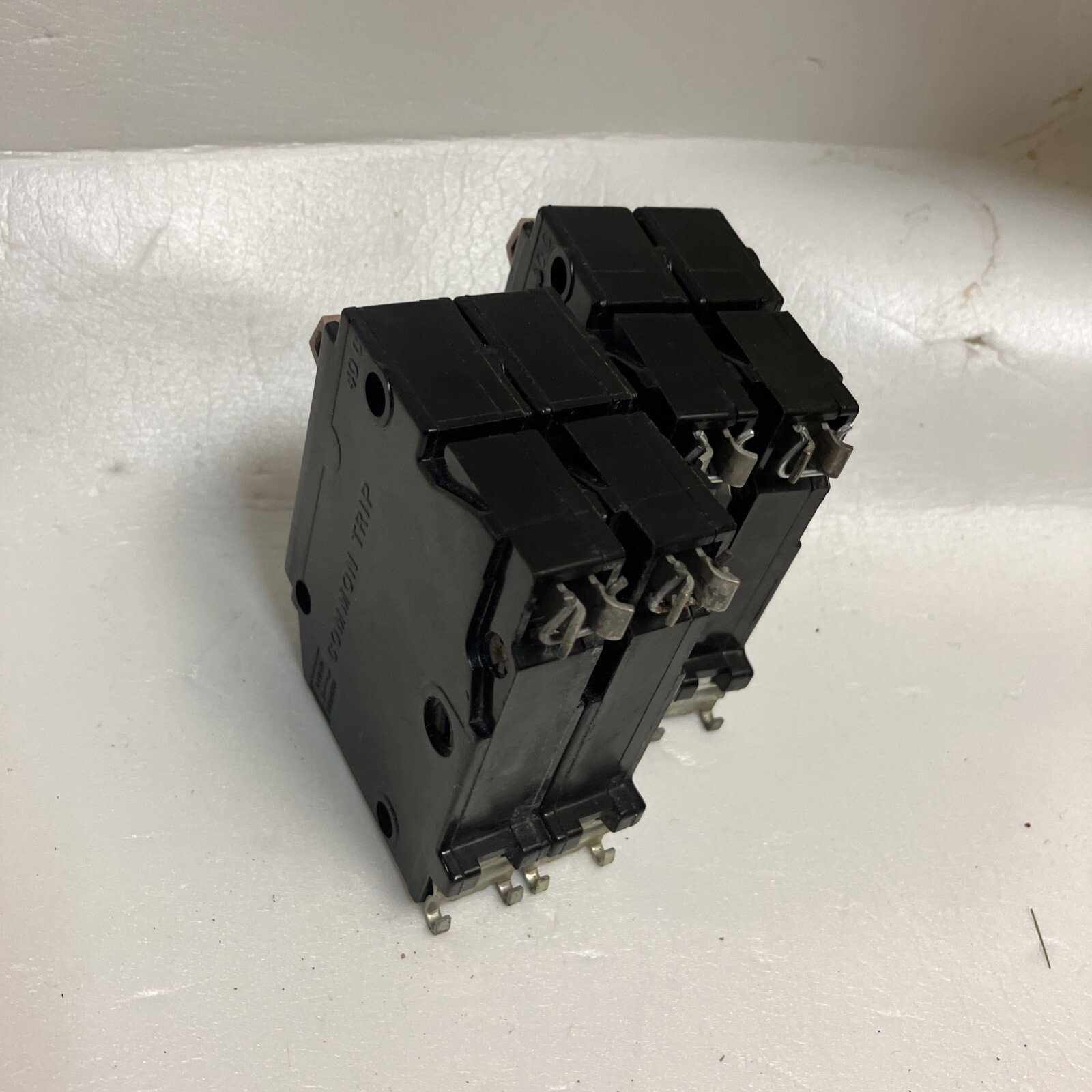 Cutler Hammer 20 Amp 2 Pole Circuit Breaker CH220 Half 1/2 Notch Metal Foot