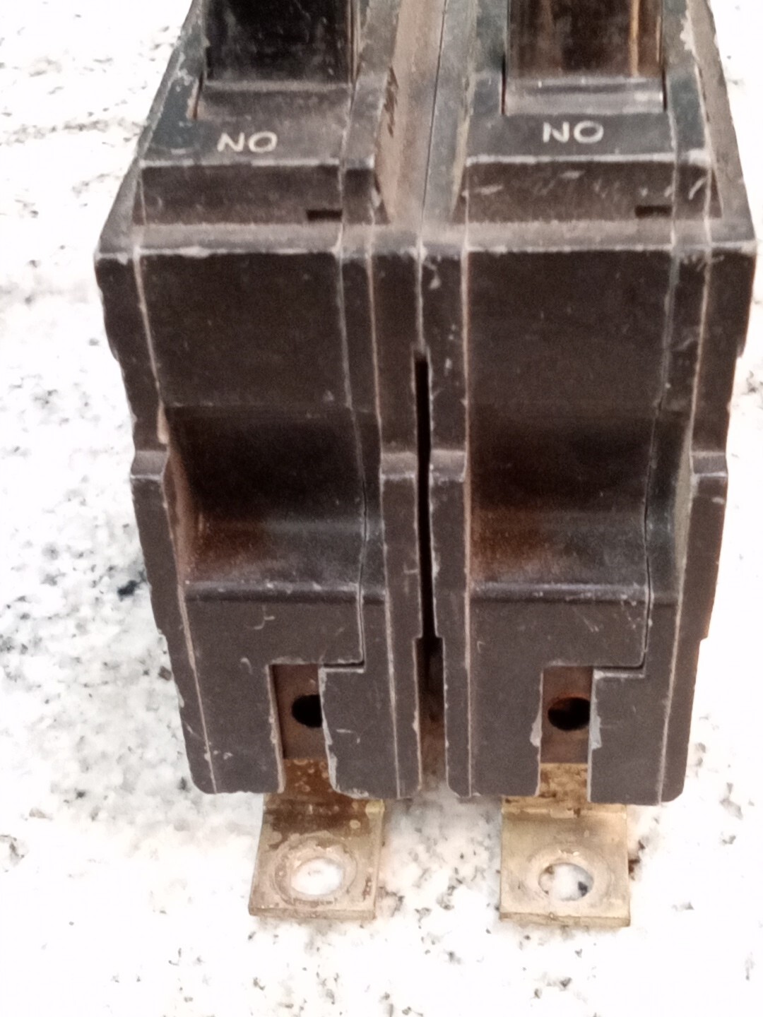 GE /BREAKER/THQB2130 /30A/2-POLE/120-240VA/GROVE/BOLT ON/THQB/MISS HAND/USE(L124
