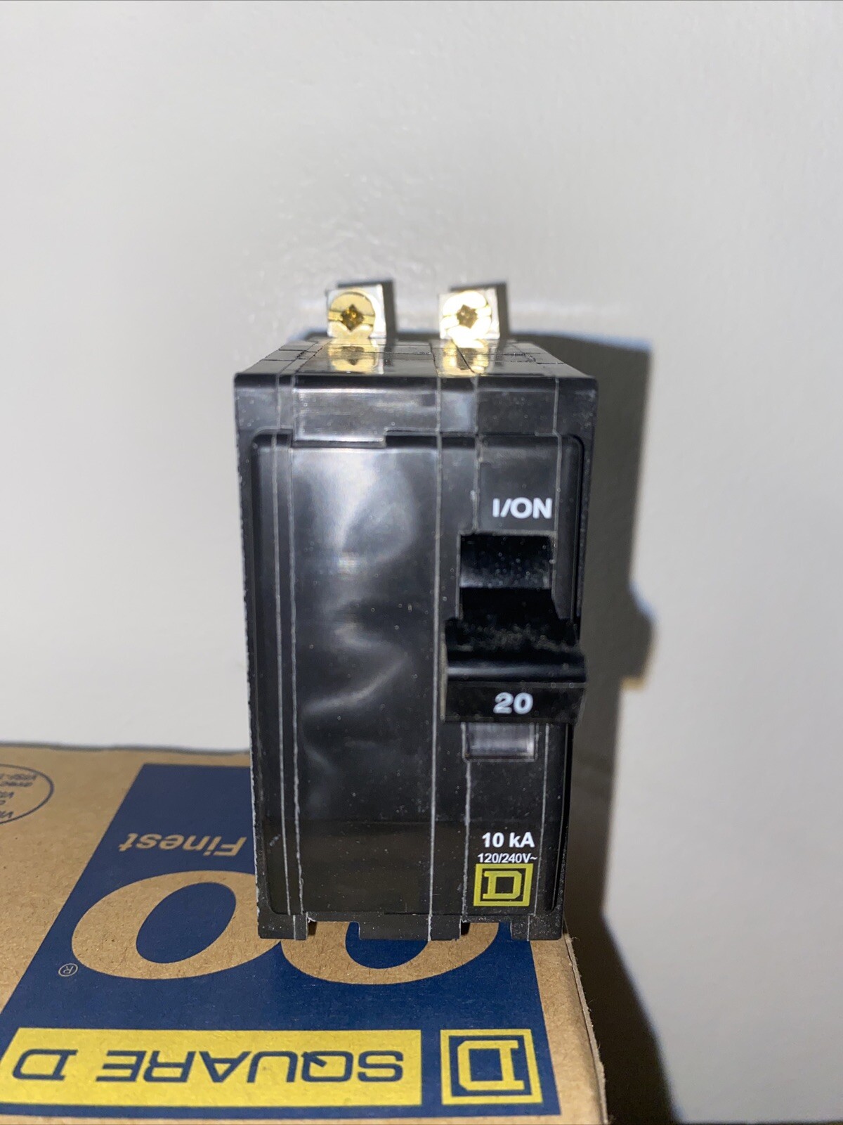 SQUARE D QOB220 Bolt-On Circuit Breakers – 20 AMP 2 POLE (BRAND NEW BOX of 5)