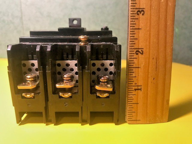 1 Fuji EG53B Circuit Breaker 15 Amp 100-200-440V 30mA W/Mounting Screws Multiple