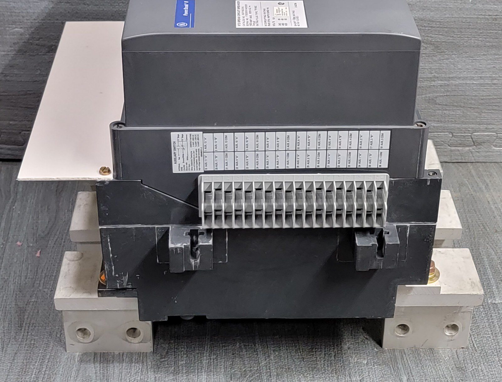 GE Power Break II SSF16D216 3 Pole 1600 Amp 600v Circuit Breaker D216LIT1 Trip