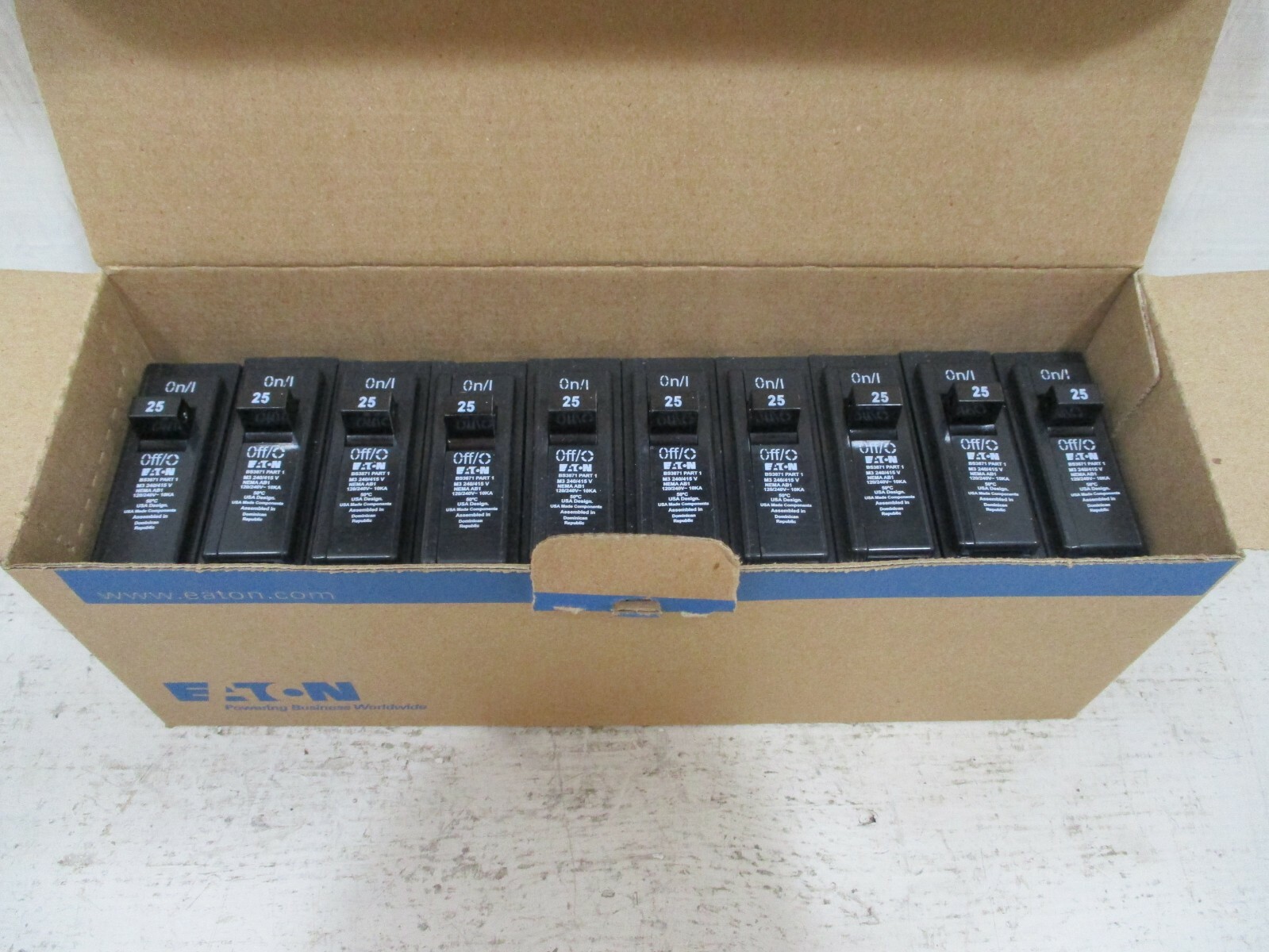 NEW Box of 10 Eaton HQP1025R3 Breakers 25 Amp 1-Pole 240/415V Type HQP Breaker