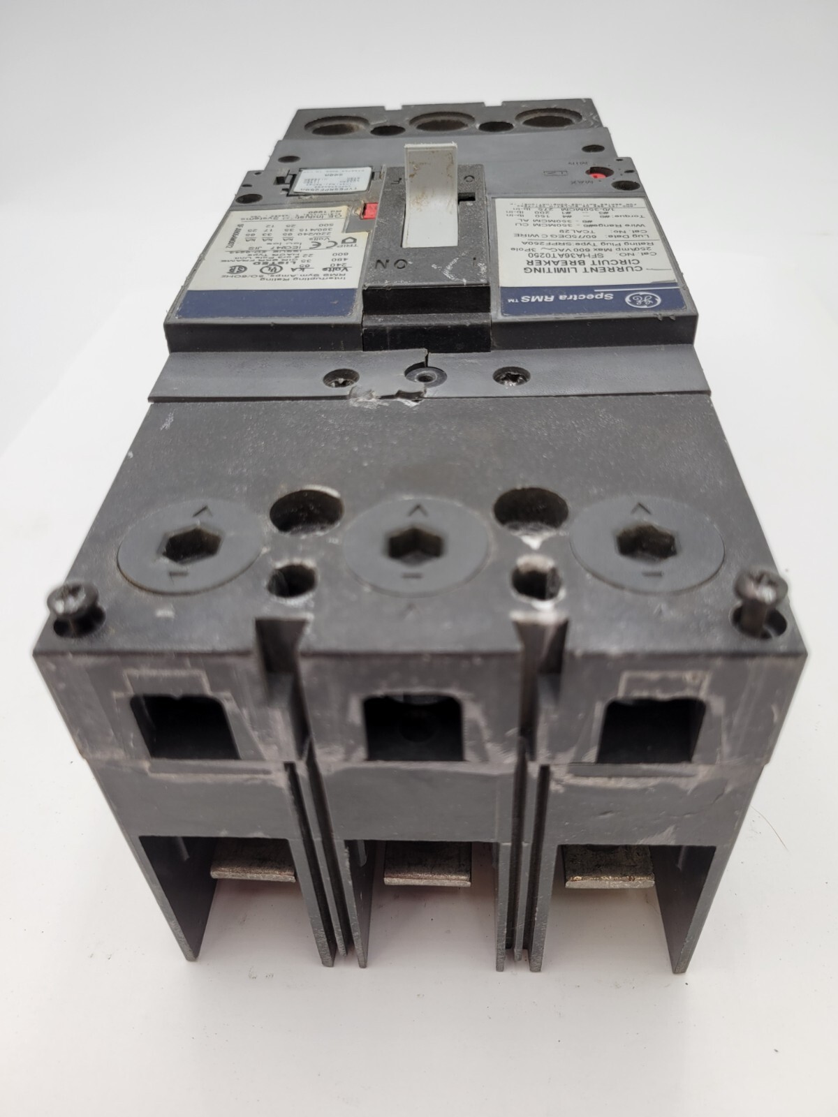 GE SFHA36AT0250 Circuit Breaker 250A 600VAC 3P 3PH Type SFHA SRPF250A Plug 200A