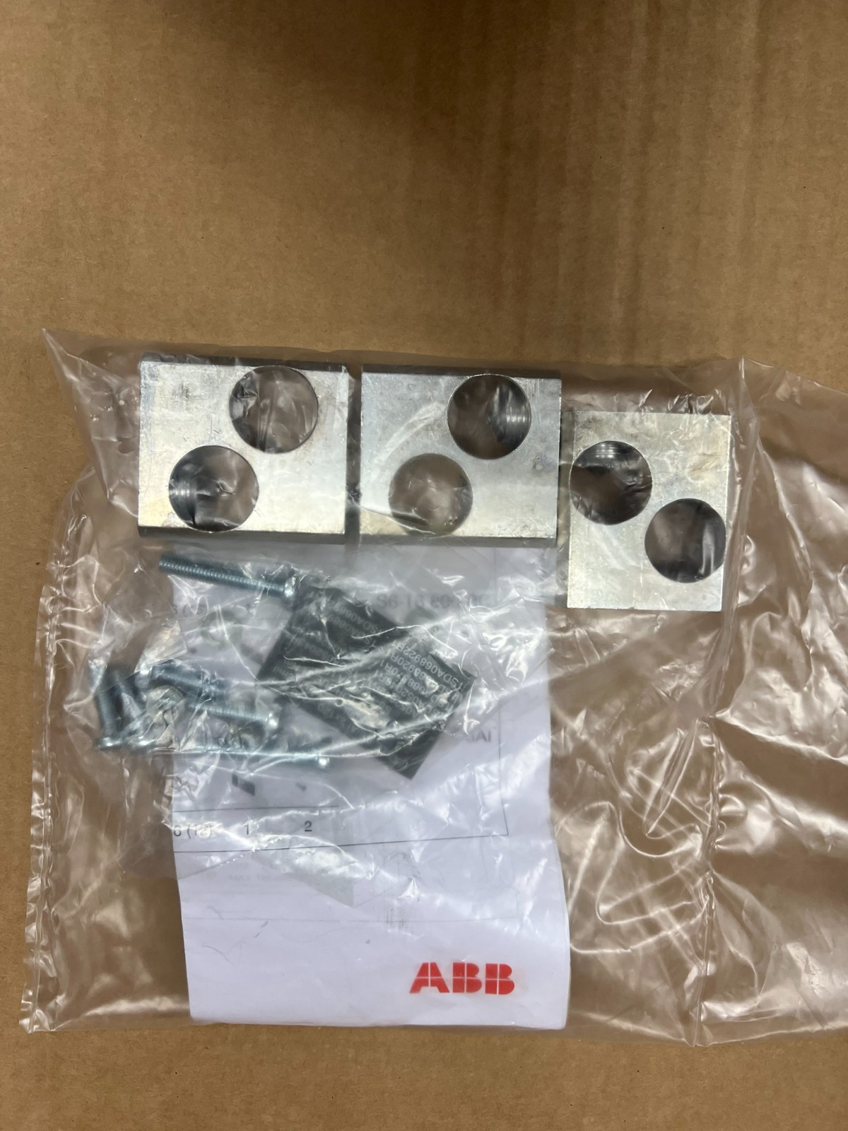 NEW ABB K6TH 1/2 KIT TERMINALS FRONT 3 POLE 3PC FOR S6 600-T6 600 1SDA052042R1