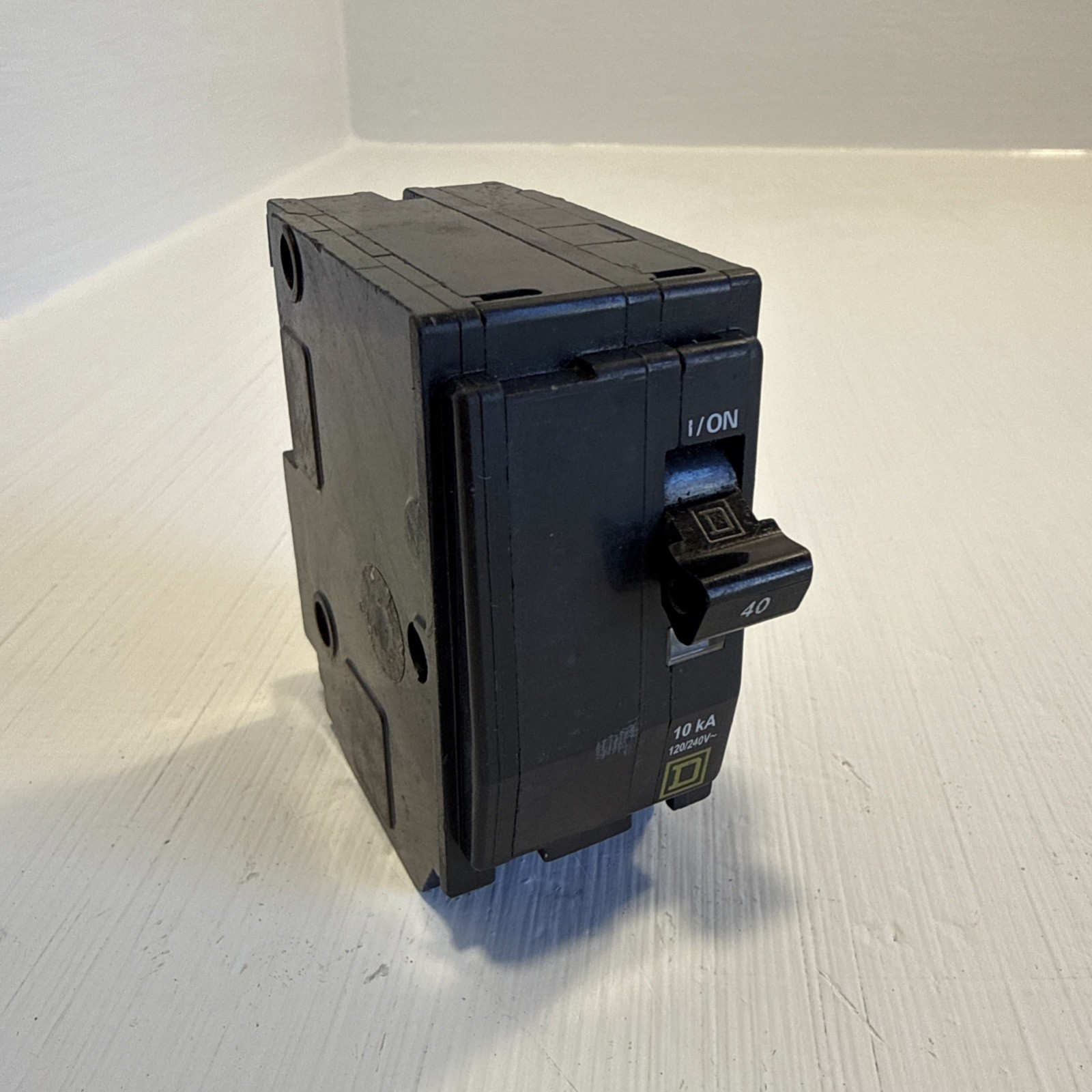 Square D QO240 40 Amp 2 Pole 120/240 Volt Plug-In 40A 2P Q0 Breaker YELLOW FACE