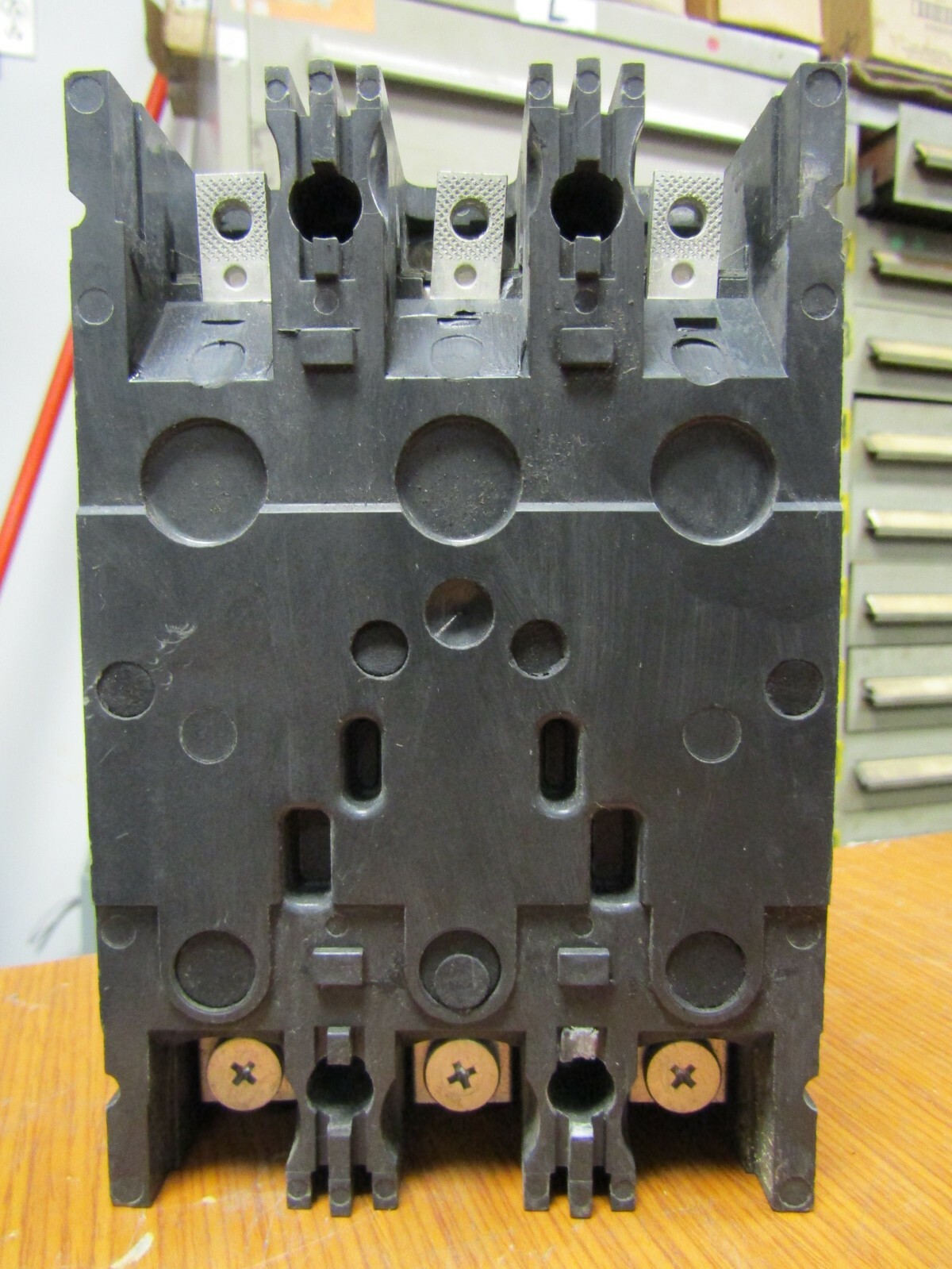 😏 GE 45 AMP CIRCUIT BREAKER 600 VAC 3 POLE THED136045