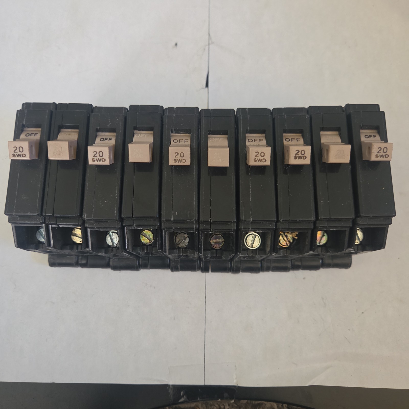 LOT OF 10 Cutler Hammer CH120 Swd Circuit Breakers 1 Pole 20 Amp Plastic Foot
