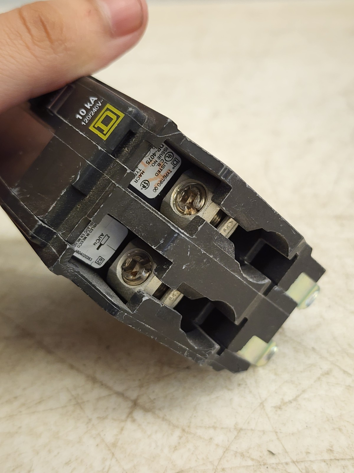 (3) Square D QO240 40 Amp 2 Pole Yellow “D” QO Plug-in Circuit Breaker 120/240