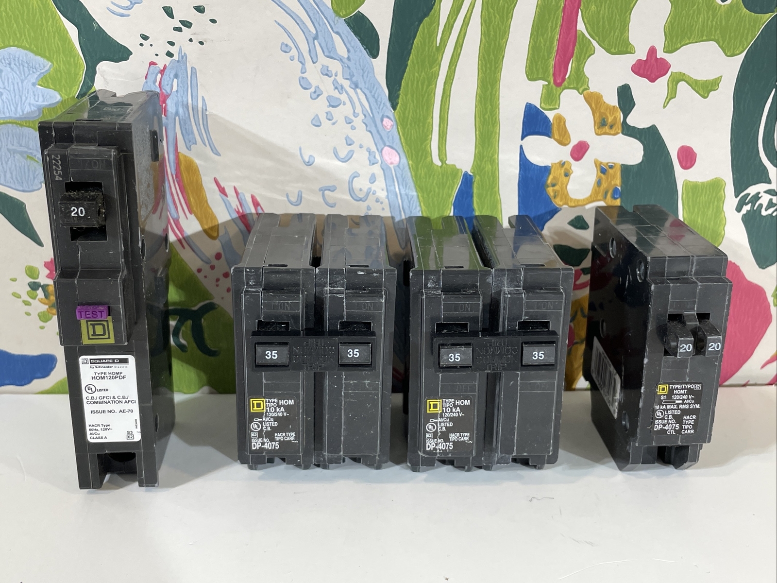 LOT OF 4 Square D Circuit Breakers Homeline 20 Amp GFCI + 30 Amp 2-Pole + 20 Amp