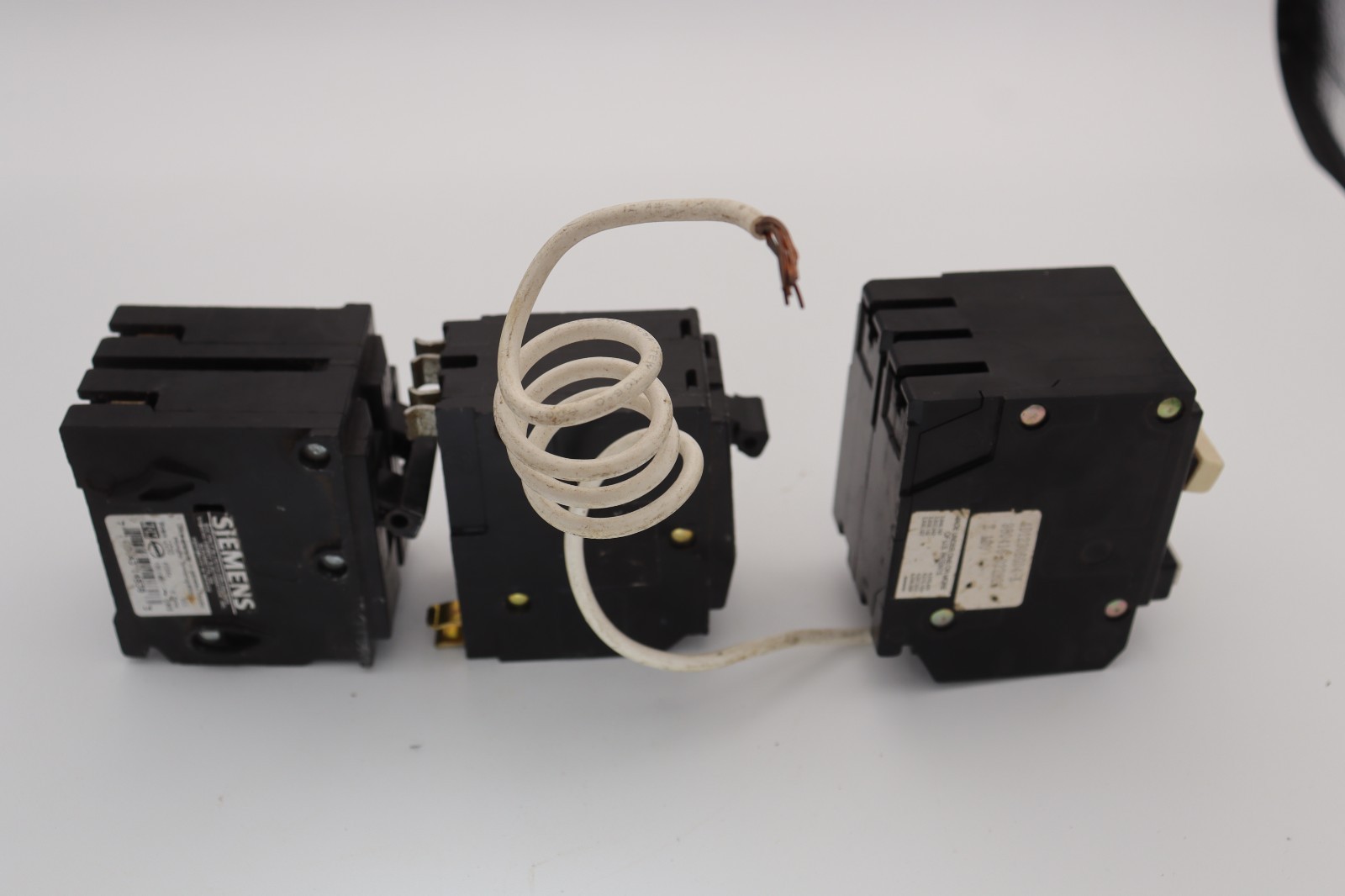 Assorted lot of 8- 15 Amp 1 and 2 Pole Circuit Breakers *See Description*