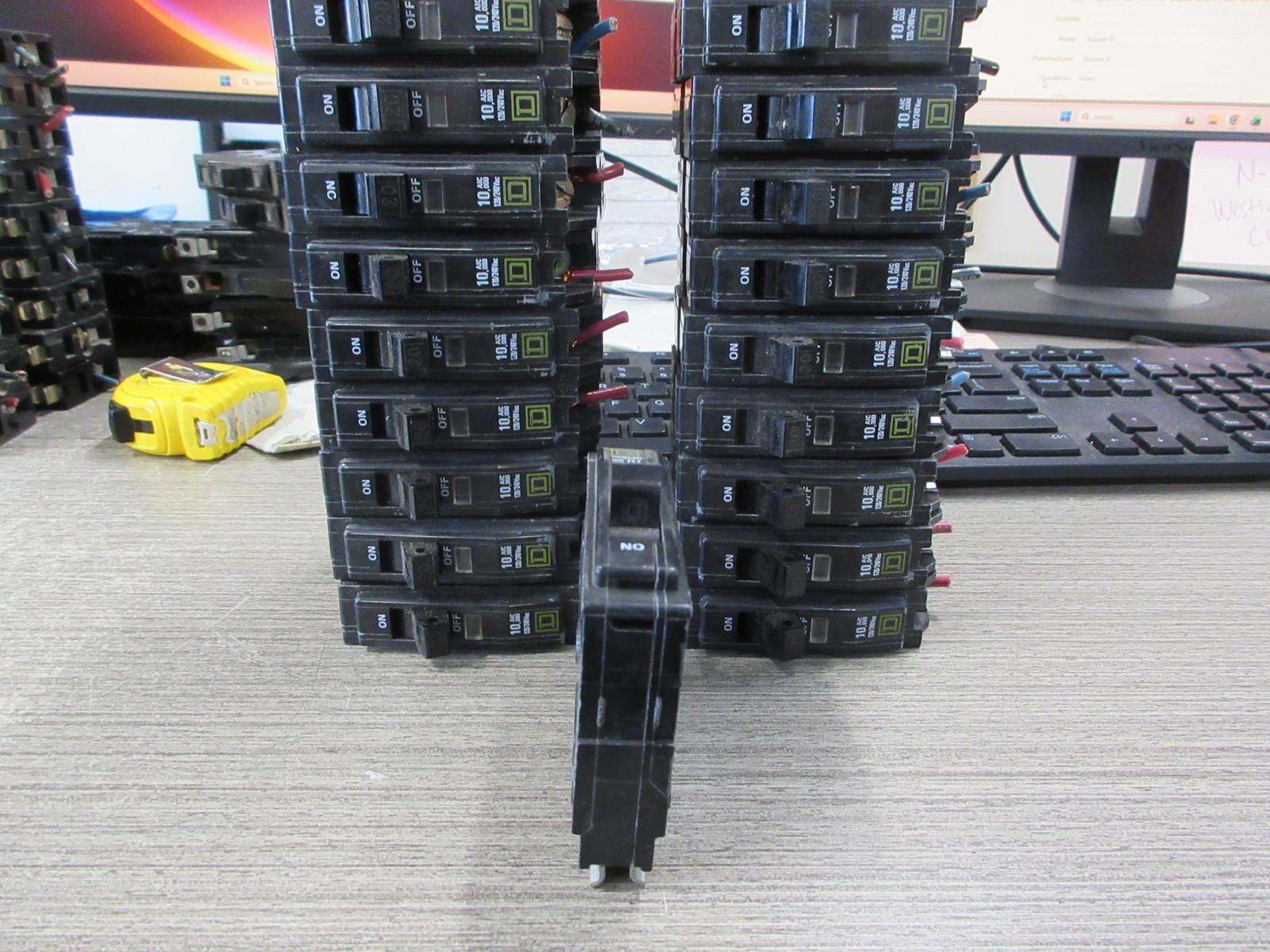 Square D Clip-On Circuit Breaker QOB120 20A 120/240V 1P *Lot of 20* Used