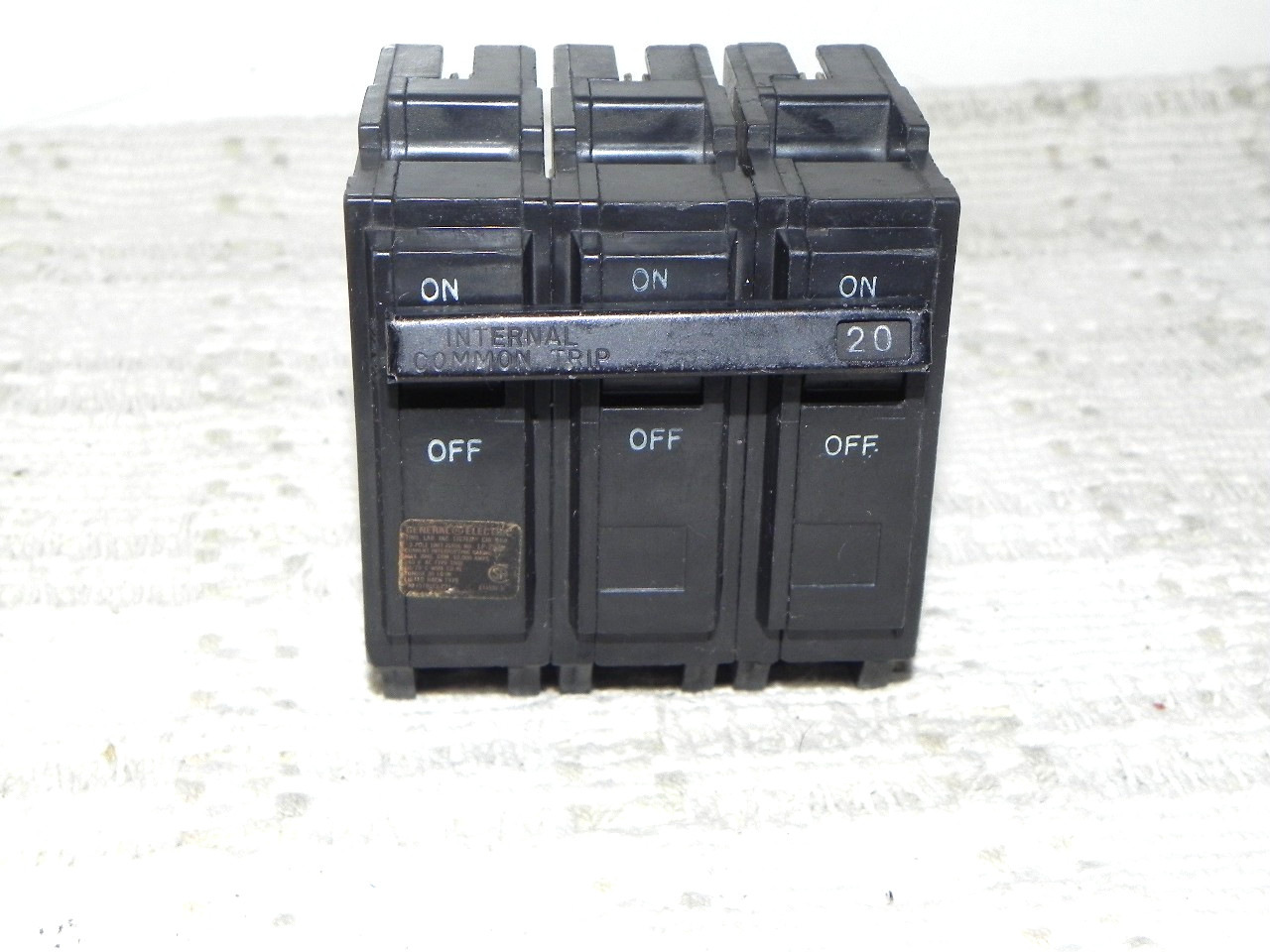 GE 20 AMP Circuit Breaker THQL32020 3 Pole 3 Phase Clip On, 120/240V AC
