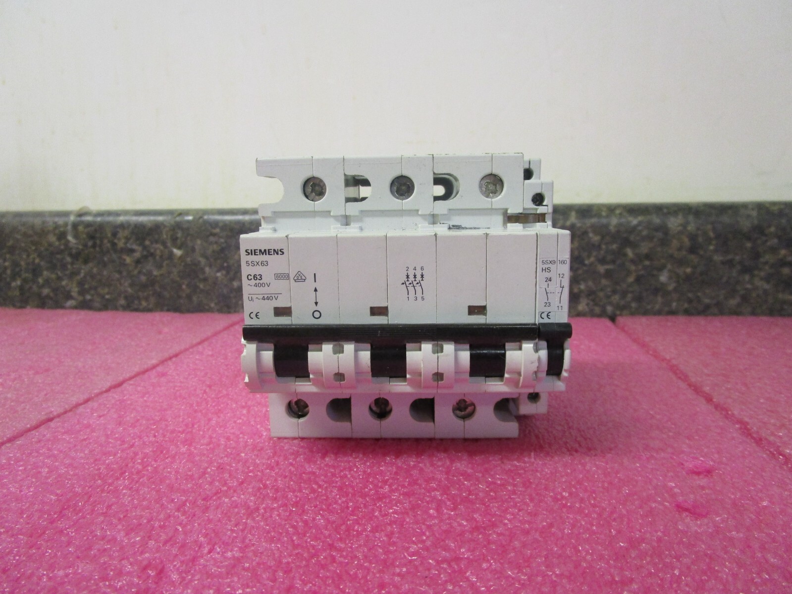 Siemens 5SX63 C63 Circuit Breaker, 400-440V 3-Pole