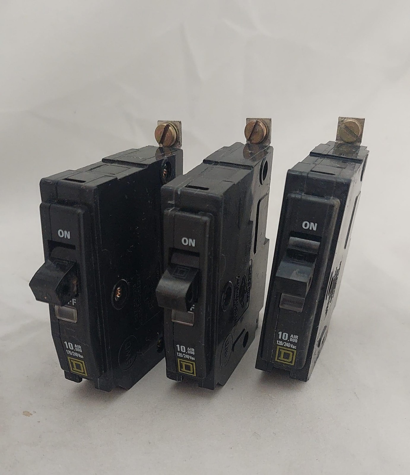 SQUARE D QOB120 CIRCUIT BREAKER 20A 1P 120V – LOT OF 3