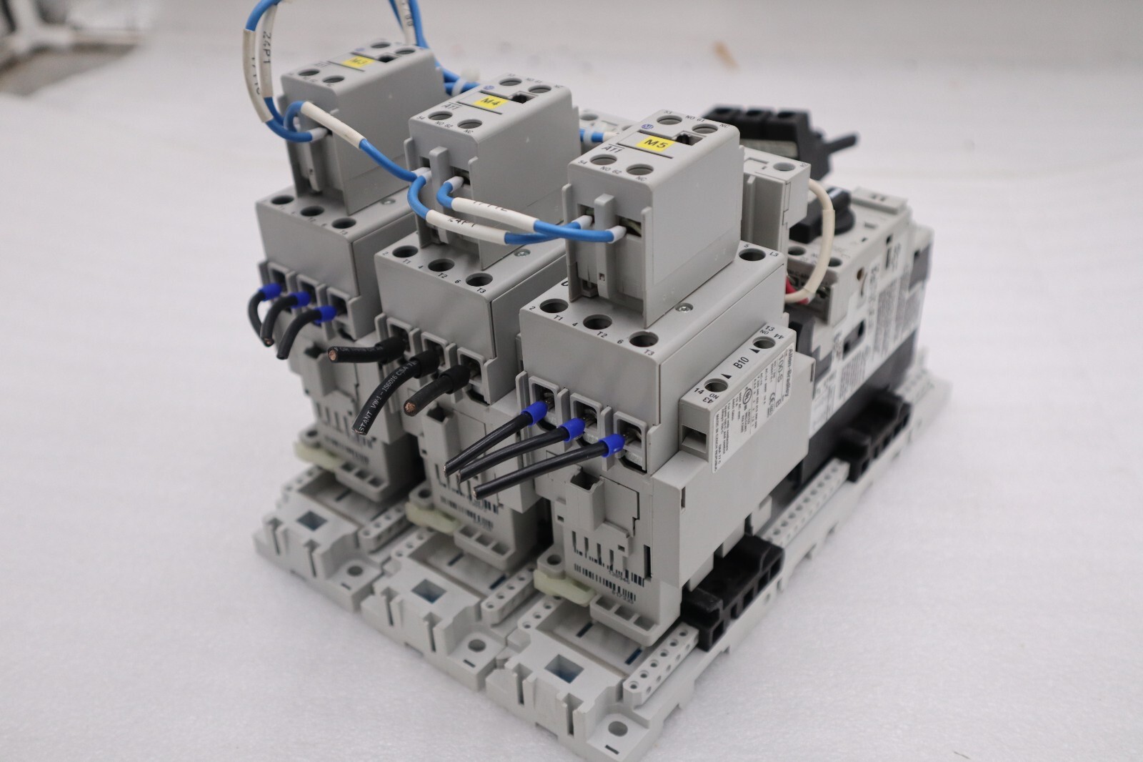 ALLEN BRADLEY 140M-D8E-C10 CIRCUIT BREAKER WITH 100-C30*00 CONTACTOR #4822-A