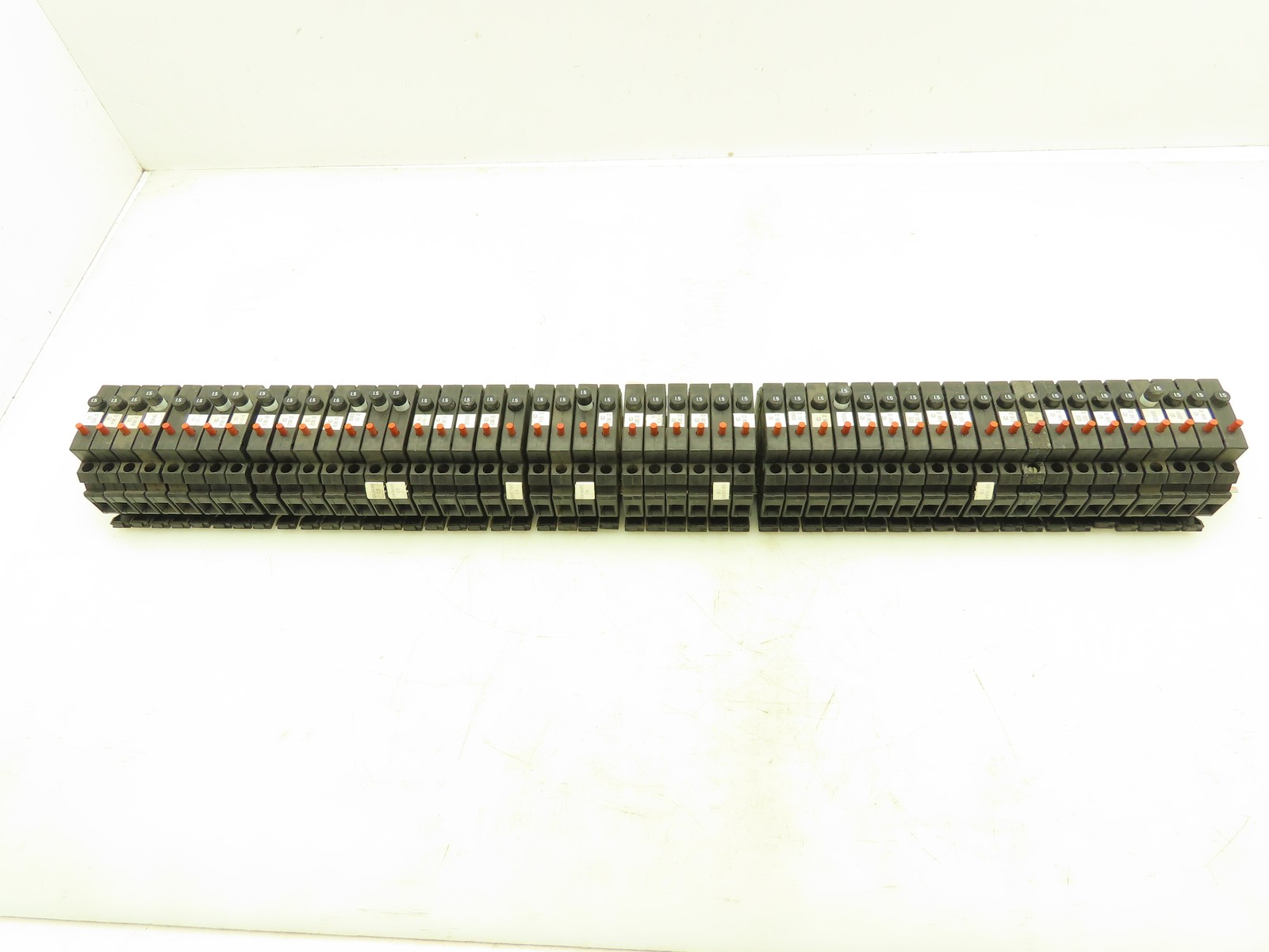 Allen Bradley 1492-GH015 Din Rail 1.5A Circuit Breaker Ser B 250V Lot of 50