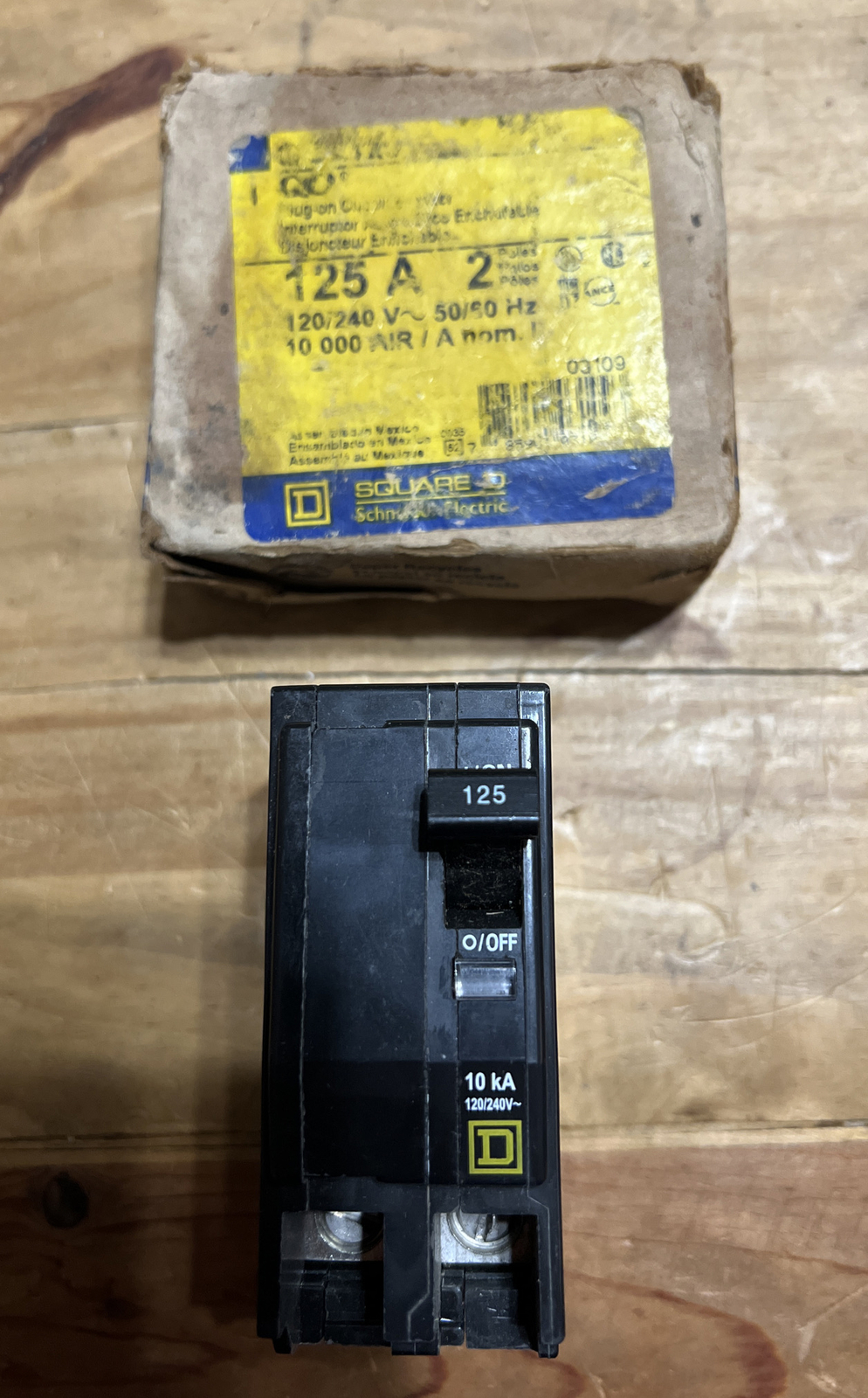 BRAND NEW IN BOX SQUARE D QO2125 MINI CIRCUIT BREAKER 125A 2-POLE 120/240 VAC