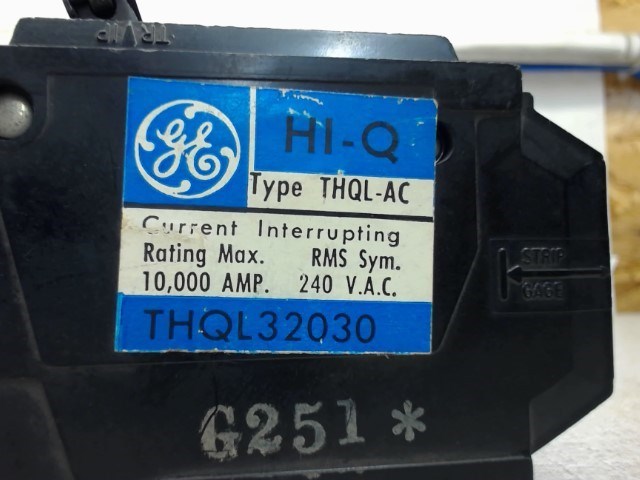 General Electirc Circuit Breaker, Thql32030 Type Thql-Ac, 240 Vac, 30 Amp 3P